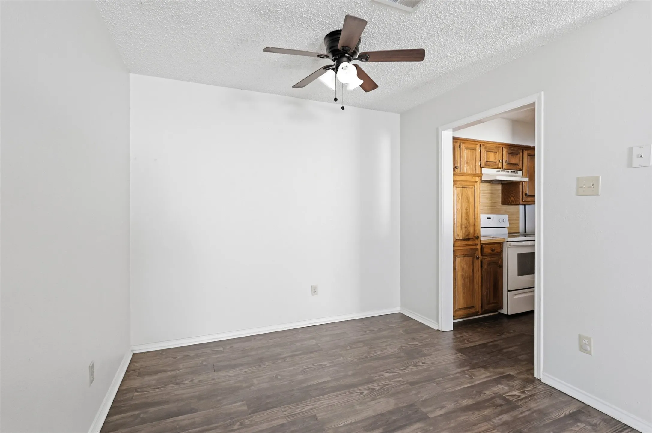 Single Family Residence For Sale in Denton County , 413 Gabe Court, Denton, Texas 76207, 3 Bedroom, 2 Bathroom, 1 Garage spaces, 1,088 Sqft, built in 1983, mls#21326178, Real Estate Agent in Denton, Homes For Sale in Denton county, Homes For Sale in Denton, Realtor in Denton Texas, Real Estate Brokerage Independent Realty Texas, Luminita Cordes Realtor