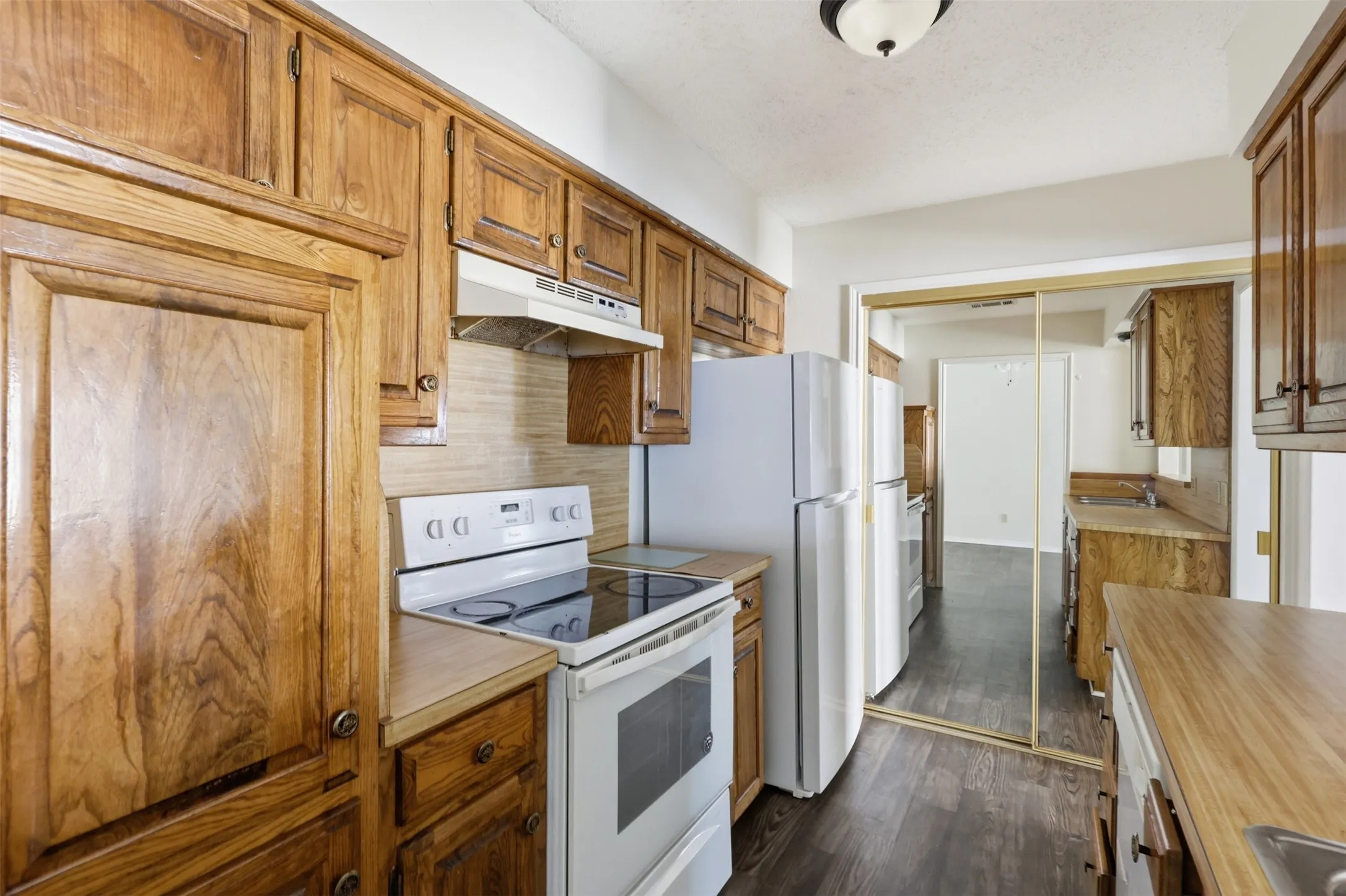 Single Family Residence For Sale in Denton County , 413 Gabe Court, Denton, Texas 76207, 3 Bedroom, 2 Bathroom, 1 Garage spaces, 1,088 Sqft, built in 1983, mls#21326178, Real Estate Agent in Denton, Homes For Sale in Denton county, Homes For Sale in Denton, Realtor in Denton Texas, Real Estate Brokerage Independent Realty Texas, Luminita Cordes Realtor