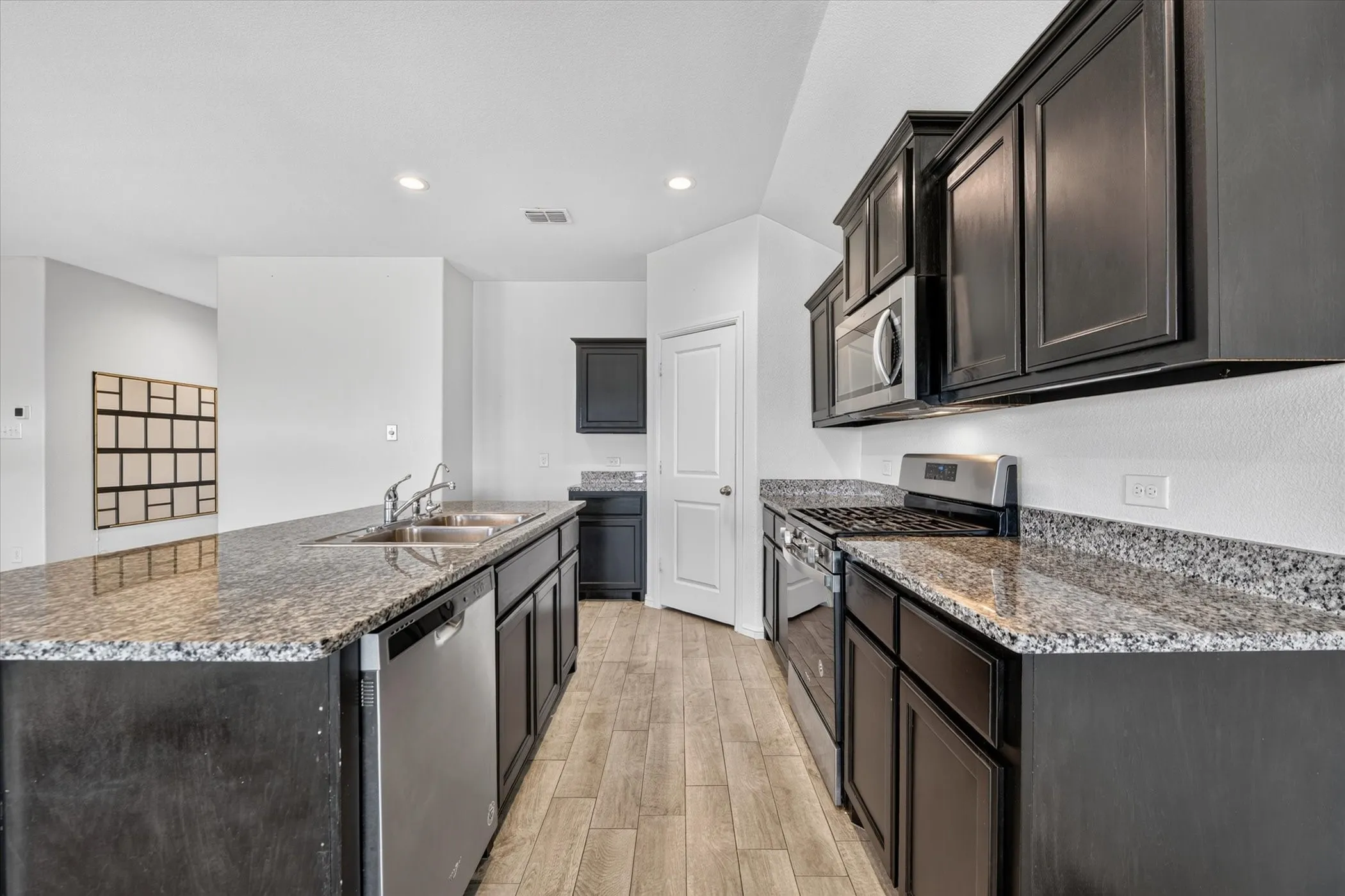 Single Family Residence For Sale in Tarrant County , 9745 Mint Hill Drive, Fort Worth, Texas 76108, 3 Bedroom, 2 Bathroom, 2 Garage spaces, 1,435 Sqft, built in 2020, mls#21323774, Real Estate Agent in Fort Worth, Homes For Sale in Tarrant county, Homes For Sale in Fort Worth, Realtor in Fort Worth Texas, Real Estate Brokerage Independent Realty Texas, Luminita Cordes Realtor