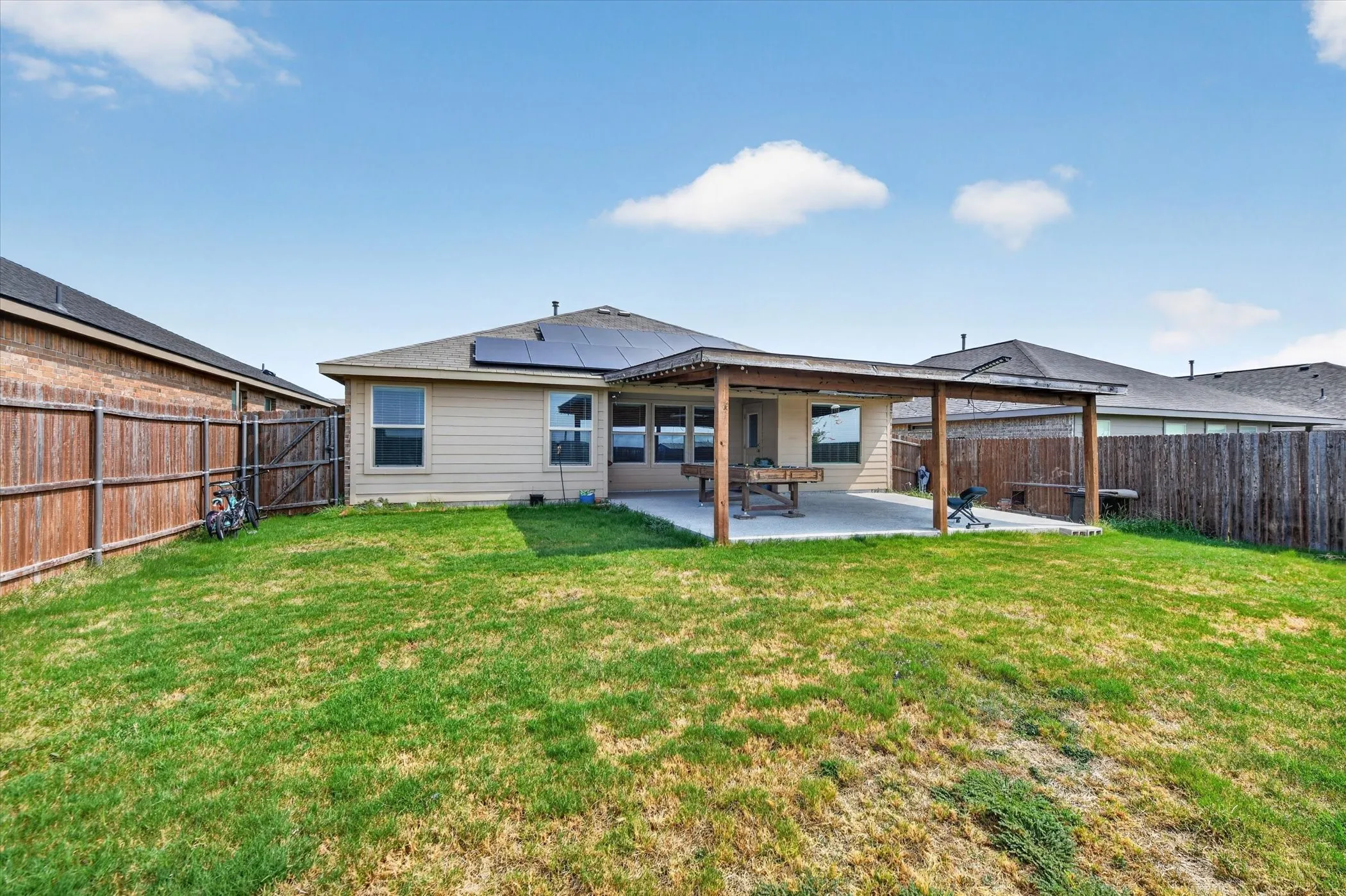 Single Family Residence For Sale in Tarrant County , 9745 Mint Hill Drive, Fort Worth, Texas 76108, 3 Bedroom, 2 Bathroom, 2 Garage spaces, 1,435 Sqft, built in 2020, mls#21323774, Real Estate Agent in Fort Worth, Homes For Sale in Tarrant county, Homes For Sale in Fort Worth, Realtor in Fort Worth Texas, Real Estate Brokerage Independent Realty Texas, Luminita Cordes Realtor