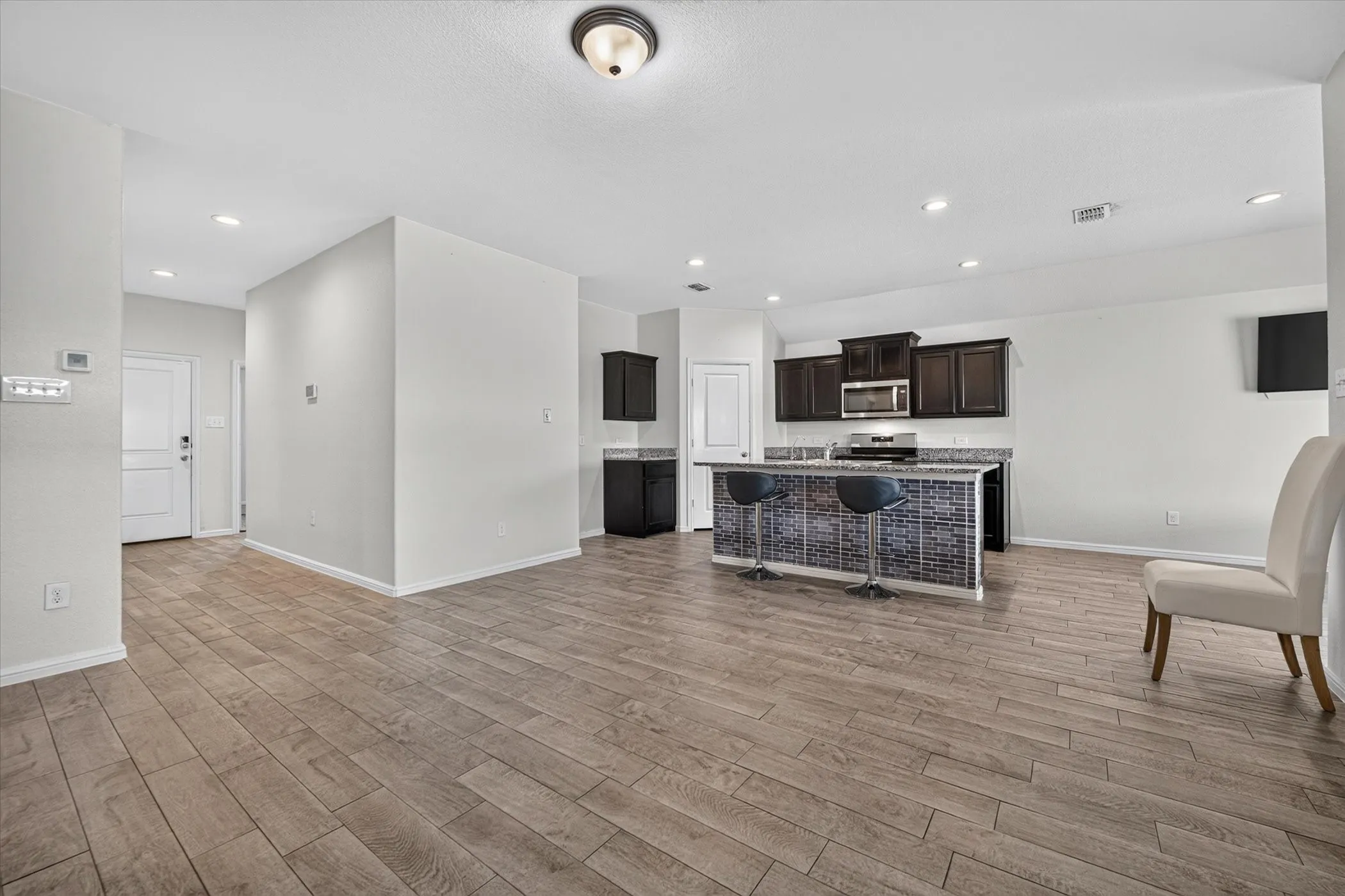 Single Family Residence For Sale in Tarrant County , 9745 Mint Hill Drive, Fort Worth, Texas 76108, 3 Bedroom, 2 Bathroom, 2 Garage spaces, 1,435 Sqft, built in 2020, mls#21323774, Real Estate Agent in Fort Worth, Homes For Sale in Tarrant county, Homes For Sale in Fort Worth, Realtor in Fort Worth Texas, Real Estate Brokerage Independent Realty Texas, Luminita Cordes Realtor
