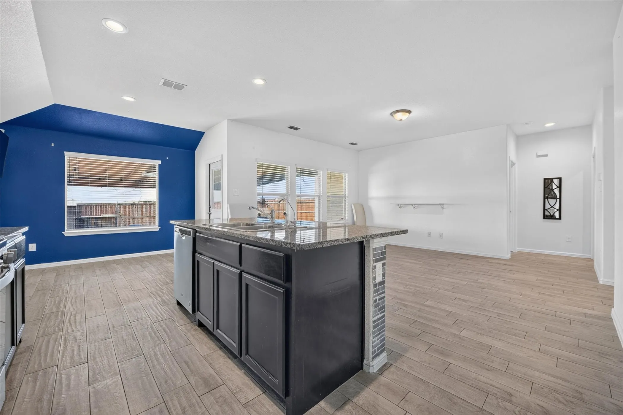 Single Family Residence For Sale in Tarrant County , 9745 Mint Hill Drive, Fort Worth, Texas 76108, 3 Bedroom, 2 Bathroom, 2 Garage spaces, 1,435 Sqft, built in 2020, mls#21323774, Real Estate Agent in Fort Worth, Homes For Sale in Tarrant county, Homes For Sale in Fort Worth, Realtor in Fort Worth Texas, Real Estate Brokerage Independent Realty Texas, Luminita Cordes Realtor