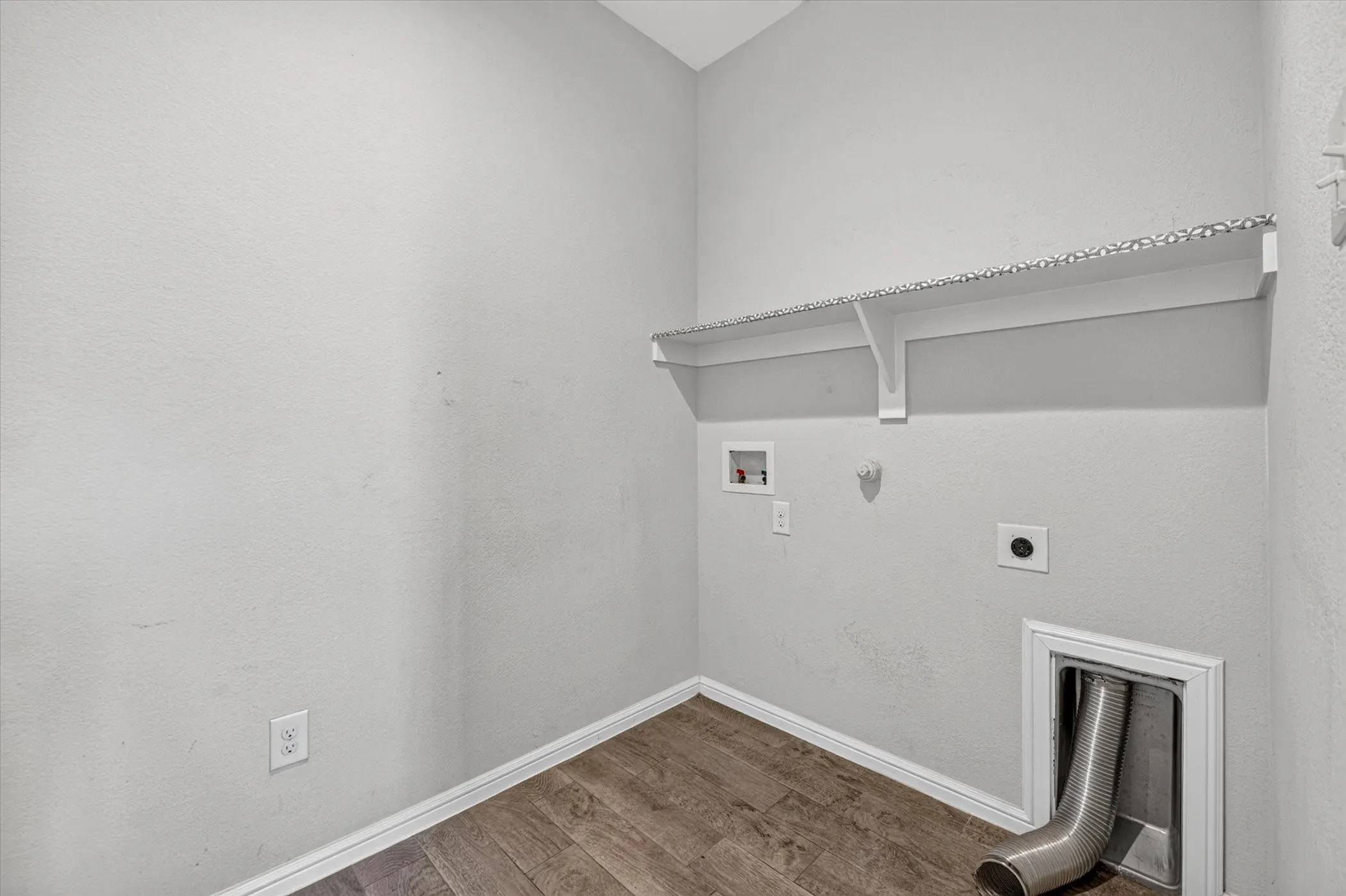 Single Family Residence For Sale in Tarrant County , 9745 Mint Hill Drive, Fort Worth, Texas 76108, 3 Bedroom, 2 Bathroom, 2 Garage spaces, 1,435 Sqft, built in 2020, mls#21323774, Real Estate Agent in Fort Worth, Homes For Sale in Tarrant county, Homes For Sale in Fort Worth, Realtor in Fort Worth Texas, Real Estate Brokerage Independent Realty Texas, Luminita Cordes Realtor