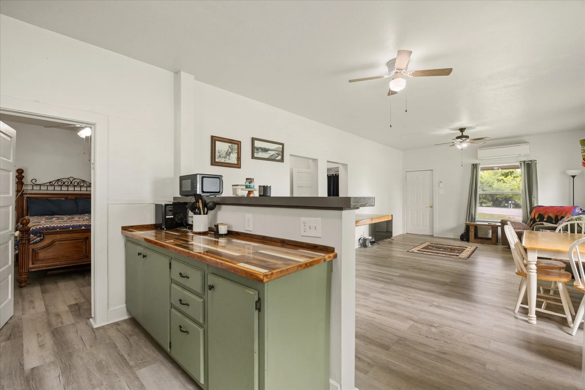 Single Family Residence For Sale in Erath County , 11755 W FM 8, Stephenville, Texas 76401, 4 Bedroom, 2 Bathroom, 3 Garage spaces, 1,968 Sqft, built in 1920, mls#21326968, Real Estate Agent in Stephenville, Homes For Sale in Erath county, Homes For Sale in Stephenville, Realtor in Stephenville Texas, Real Estate Brokerage Independent Realty Texas, Luminita Cordes Realtor