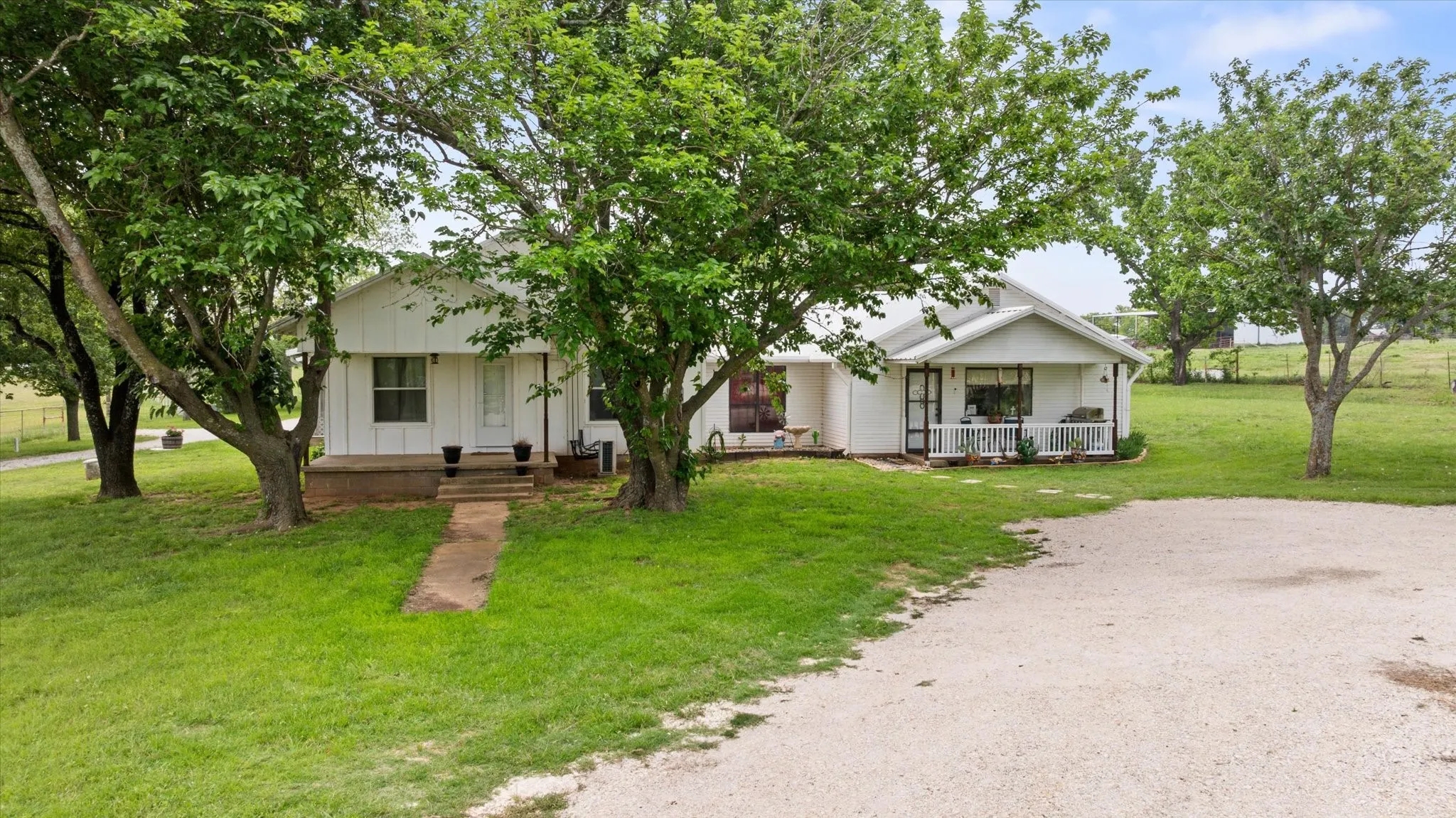 Single Family Residence For Sale in Erath County , 11755 W FM 8, Stephenville, Texas 76401, 4 Bedroom, 2 Bathroom, 3 Garage spaces, 1,968 Sqft, built in 1920, mls#21326968, Real Estate Agent in Stephenville, Homes For Sale in Erath county, Homes For Sale in Stephenville, Realtor in Stephenville Texas, Real Estate Brokerage Independent Realty Texas, Luminita Cordes Realtor
