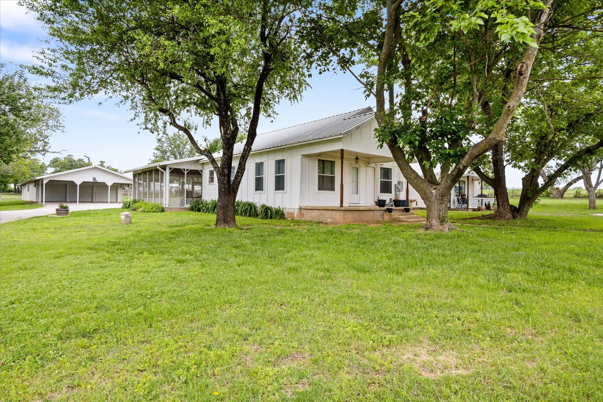 Single Family Residence For Sale in Erath County , 11755 W FM 8, Stephenville, Texas 76401, 4 Bedroom, 2 Bathroom, 3 Garage spaces, 1,968 Sqft, built in 1920, mls#21326968, Real Estate Agent in Stephenville, Homes For Sale in Erath county, Homes For Sale in Stephenville, Realtor in Stephenville Texas, Real Estate Brokerage Independent Realty Texas, Luminita Cordes Realtor