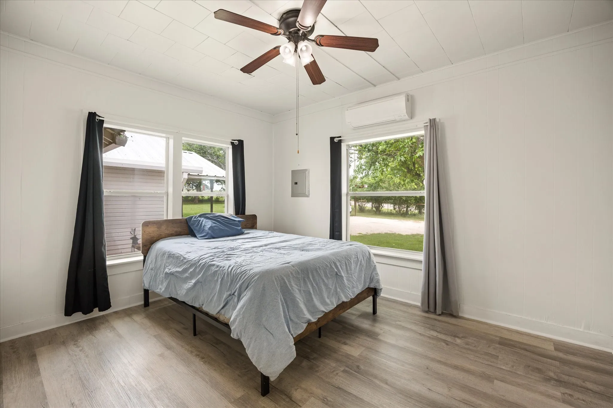 Single Family Residence For Sale in Erath County , 11755 W FM 8, Stephenville, Texas 76401, 4 Bedroom, 2 Bathroom, 3 Garage spaces, 1,968 Sqft, built in 1920, mls#21326968, Real Estate Agent in Stephenville, Homes For Sale in Erath county, Homes For Sale in Stephenville, Realtor in Stephenville Texas, Real Estate Brokerage Independent Realty Texas, Luminita Cordes Realtor