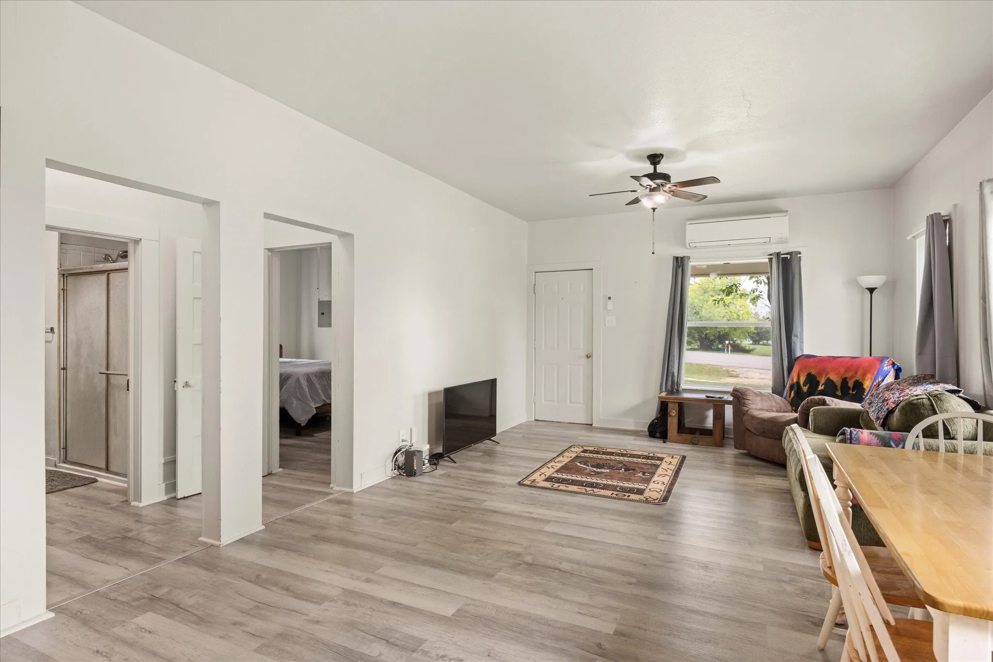 Single Family Residence For Sale in Erath County , 11755 W FM 8, Stephenville, Texas 76401, 4 Bedroom, 2 Bathroom, 3 Garage spaces, 1,968 Sqft, built in 1920, mls#21326968, Real Estate Agent in Stephenville, Homes For Sale in Erath county, Homes For Sale in Stephenville, Realtor in Stephenville Texas, Real Estate Brokerage Independent Realty Texas, Luminita Cordes Realtor