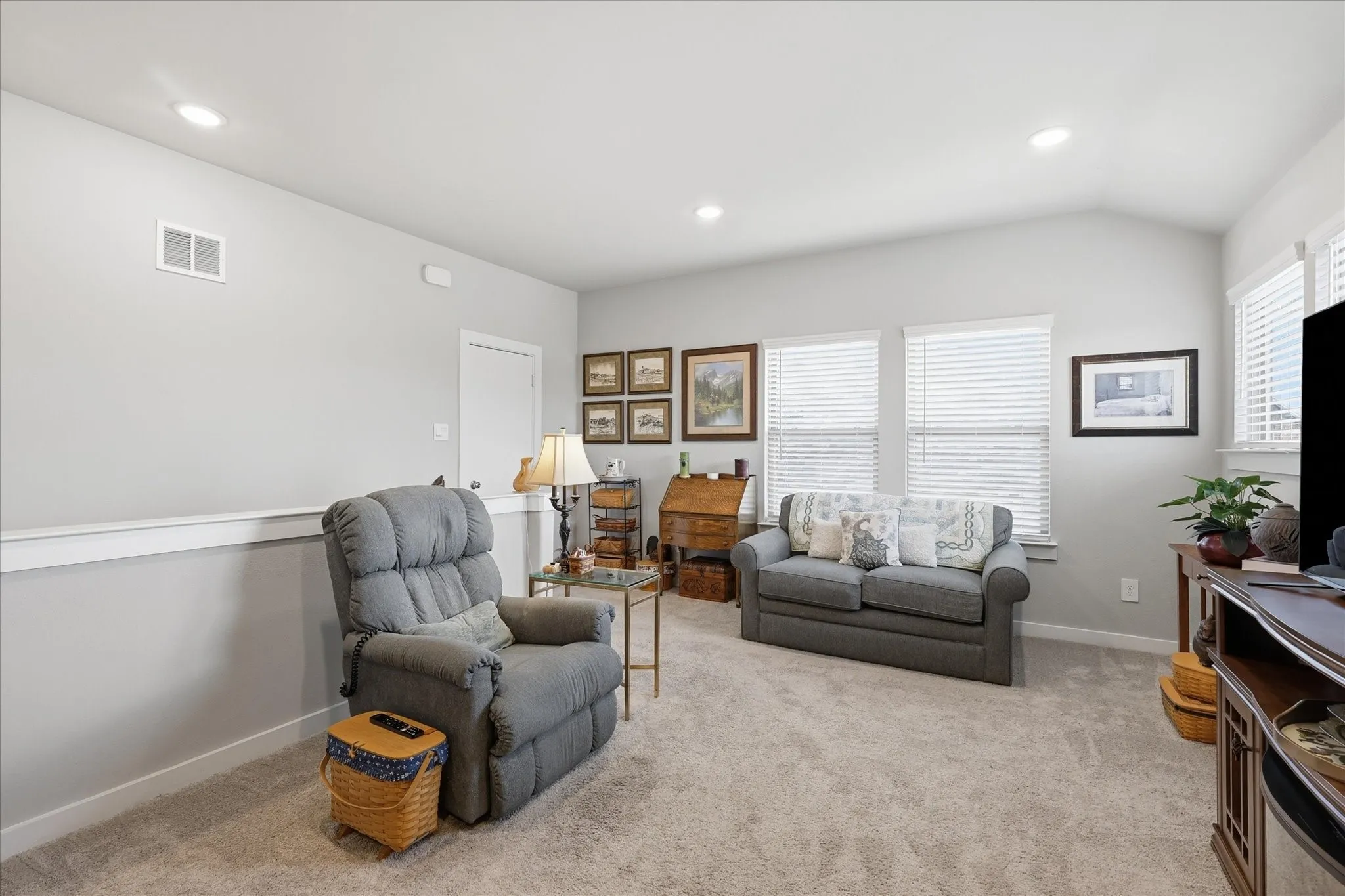 Single Family Residence For Sale in Tarrant County , 10533 Big Lagoon Drive, Fort Worth, Texas 76179, 4 Bedroom, 3 Bathroom, 2 Garage spaces, 2,251 Sqft, built in 2021, mls#21326867, Real Estate Agent in Fort Worth, Homes For Sale in Tarrant county, Homes For Sale in Fort Worth, Realtor in Fort Worth Texas, Real Estate Brokerage Independent Realty Texas, Luminita Cordes Realtor