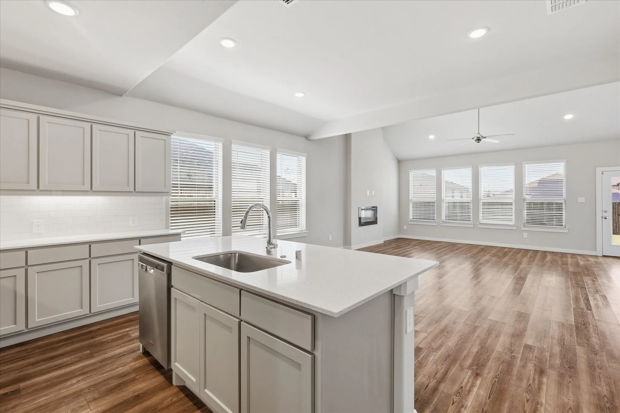 Single Family Residence For Sale in Tarrant County , 10533 Big Lagoon Drive, Fort Worth, Texas 76179, 4 Bedroom, 3 Bathroom, 2 Garage spaces, 2,251 Sqft, built in 2021, mls#21326867, Real Estate Agent in Fort Worth, Homes For Sale in Tarrant county, Homes For Sale in Fort Worth, Realtor in Fort Worth Texas, Real Estate Brokerage Independent Realty Texas, Luminita Cordes Realtor