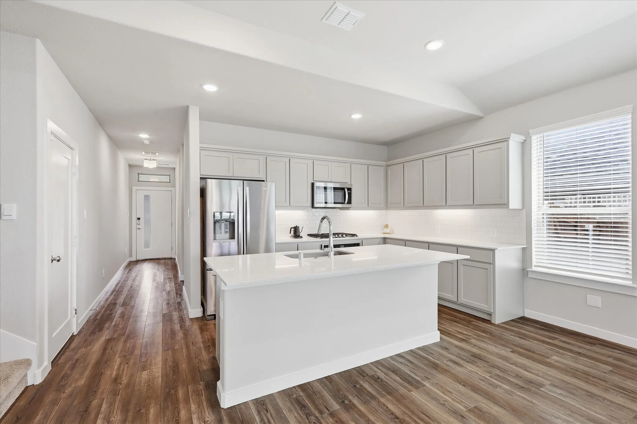 Single Family Residence For Sale in Tarrant County , 10533 Big Lagoon Drive, Fort Worth, Texas 76179, 4 Bedroom, 3 Bathroom, 2 Garage spaces, 2,251 Sqft, built in 2021, mls#21326867, Real Estate Agent in Fort Worth, Homes For Sale in Tarrant county, Homes For Sale in Fort Worth, Realtor in Fort Worth Texas, Real Estate Brokerage Independent Realty Texas, Luminita Cordes Realtor