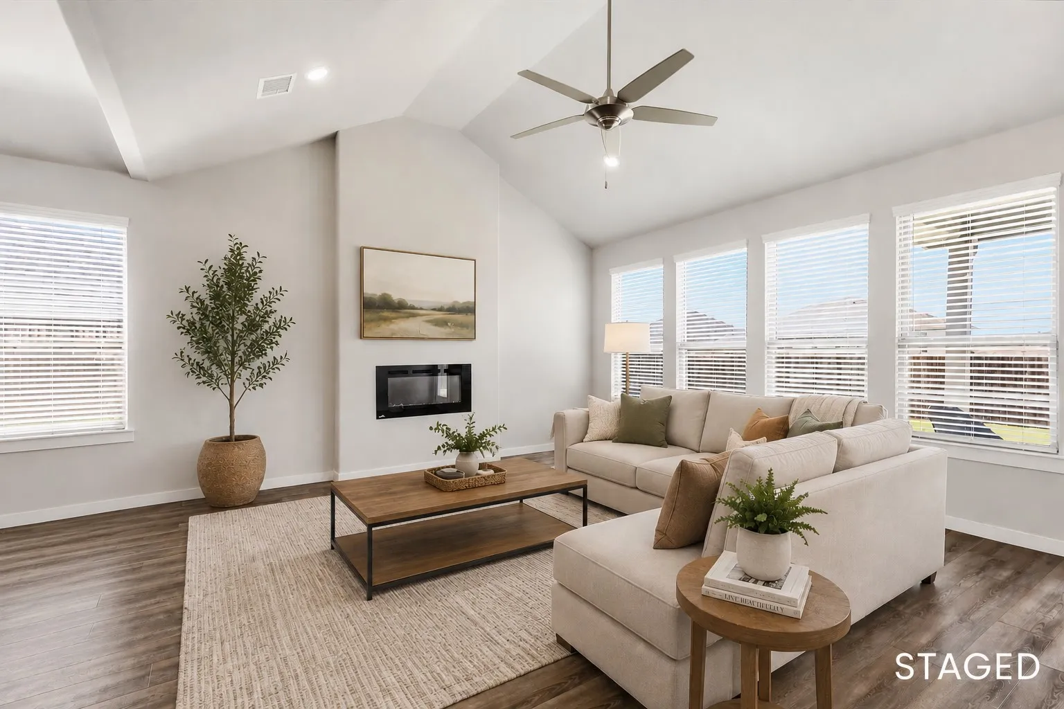 Single Family Residence For Sale in Tarrant County , 10533 Big Lagoon Drive, Fort Worth, Texas 76179, 4 Bedroom, 3 Bathroom, 2 Garage spaces, 2,251 Sqft, built in 2021, mls#21326867, Real Estate Agent in Fort Worth, Homes For Sale in Tarrant county, Homes For Sale in Fort Worth, Realtor in Fort Worth Texas, Real Estate Brokerage Independent Realty Texas, Luminita Cordes Realtor