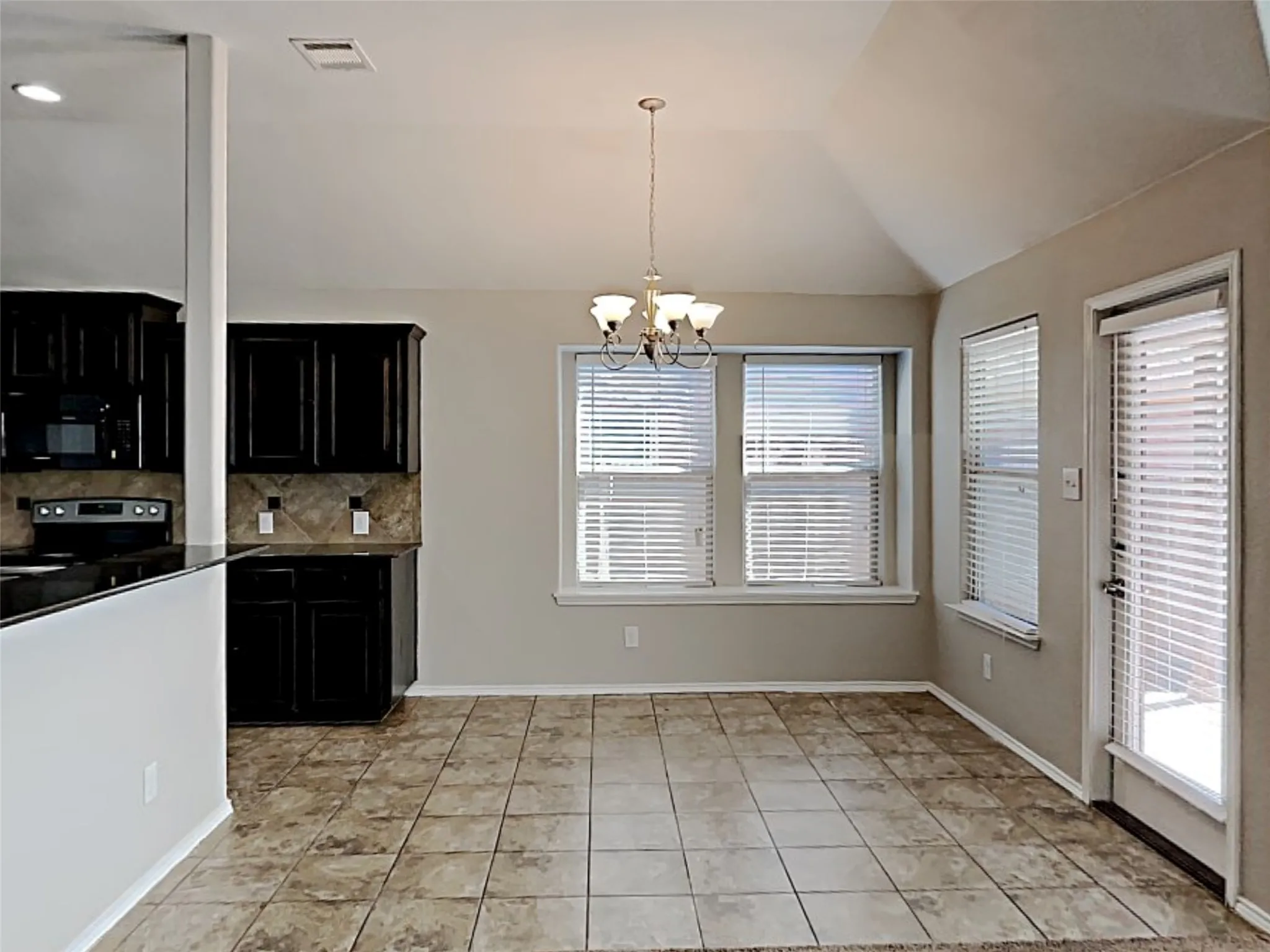 Single Family Residence For Rent in Tarrant County , 632 Hutchins Drive, Crowley, Texas 76036, 3 Bedroom, 2 Bathroom, 2 Garage spaces, 1,815 Sqft, built in 2014, mls#21327027, Real Estate Agent in Crowley, Homes For Rent in Tarrant county, Homes For Rent in Crowley, Realtor in Crowley Texas, Real Estate Brokerage Independent Realty Texas, Luminita Cordes Realtor