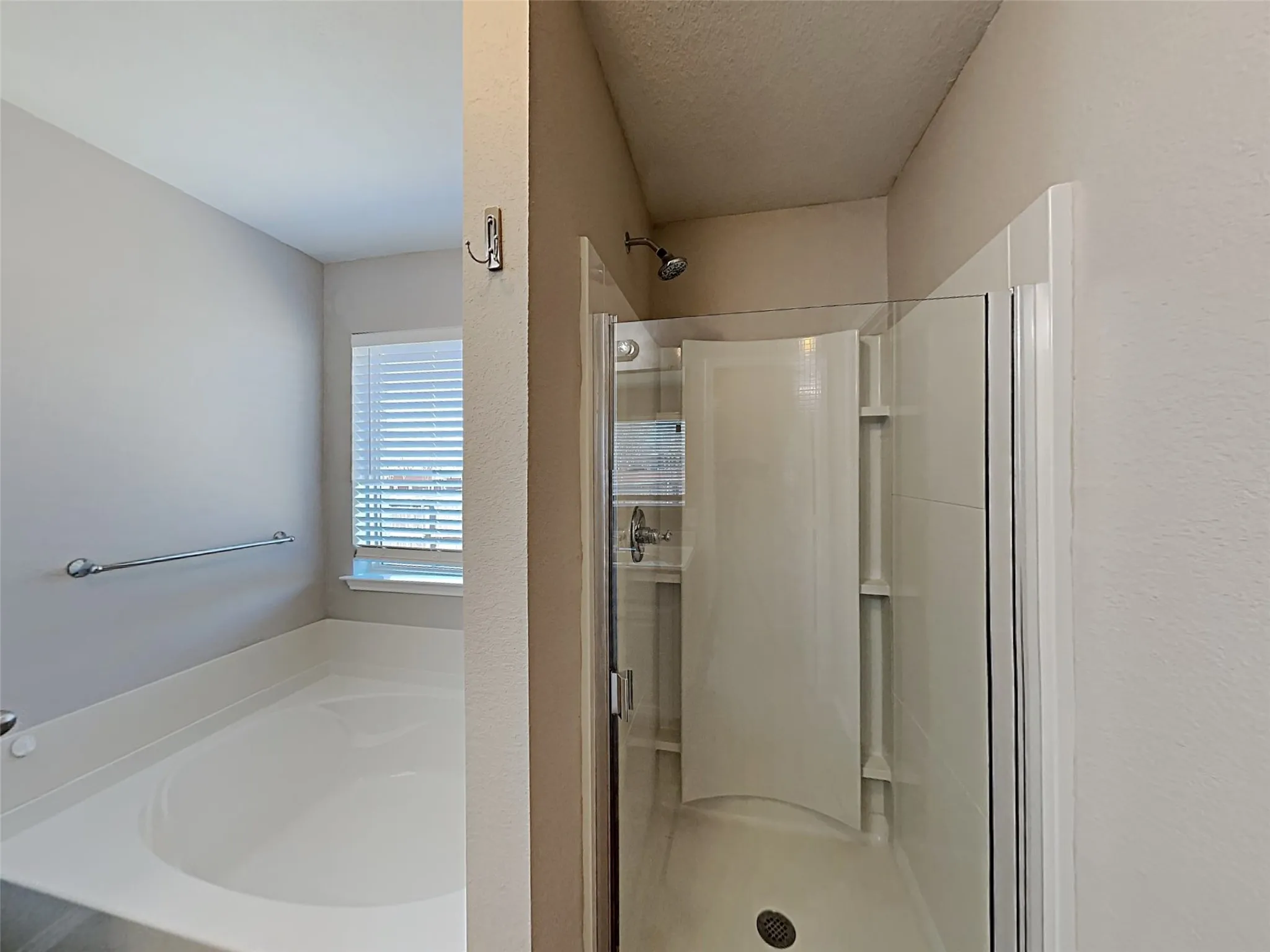Single Family Residence For Rent in Tarrant County , 632 Hutchins Drive, Crowley, Texas 76036, 3 Bedroom, 2 Bathroom, 2 Garage spaces, 1,815 Sqft, built in 2014, mls#21327027, Real Estate Agent in Crowley, Homes For Rent in Tarrant county, Homes For Rent in Crowley, Realtor in Crowley Texas, Real Estate Brokerage Independent Realty Texas, Luminita Cordes Realtor