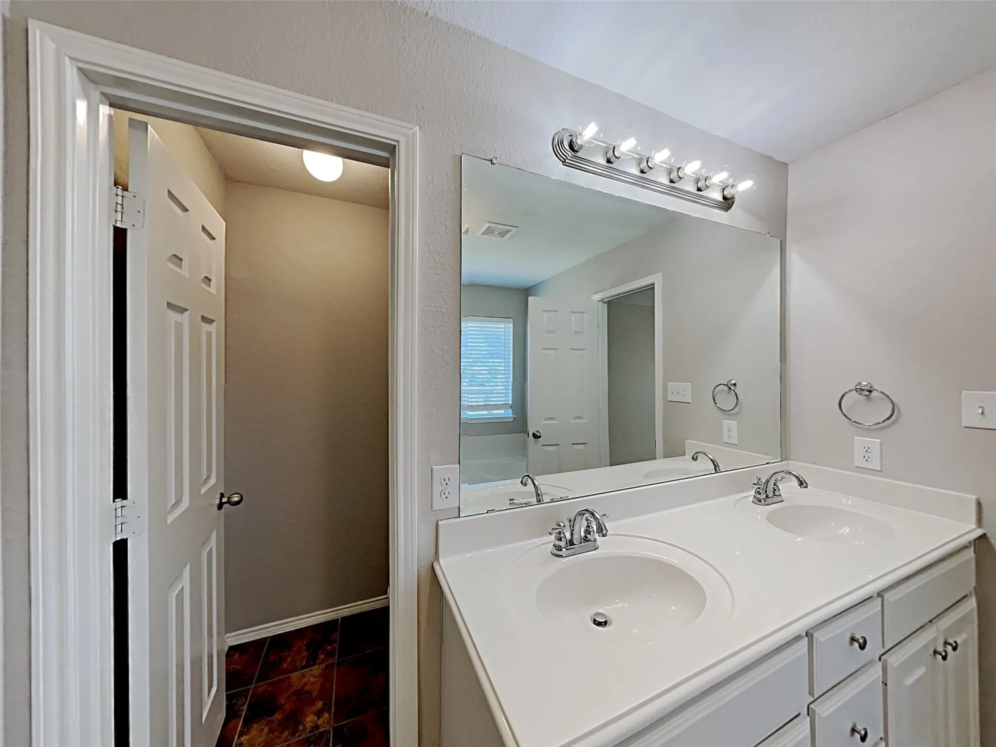 Single Family Residence For Rent in Tarrant County , 632 Hutchins Drive, Crowley, Texas 76036, 3 Bedroom, 2 Bathroom, 2 Garage spaces, 1,815 Sqft, built in 2014, mls#21327027, Real Estate Agent in Crowley, Homes For Rent in Tarrant county, Homes For Rent in Crowley, Realtor in Crowley Texas, Real Estate Brokerage Independent Realty Texas, Luminita Cordes Realtor