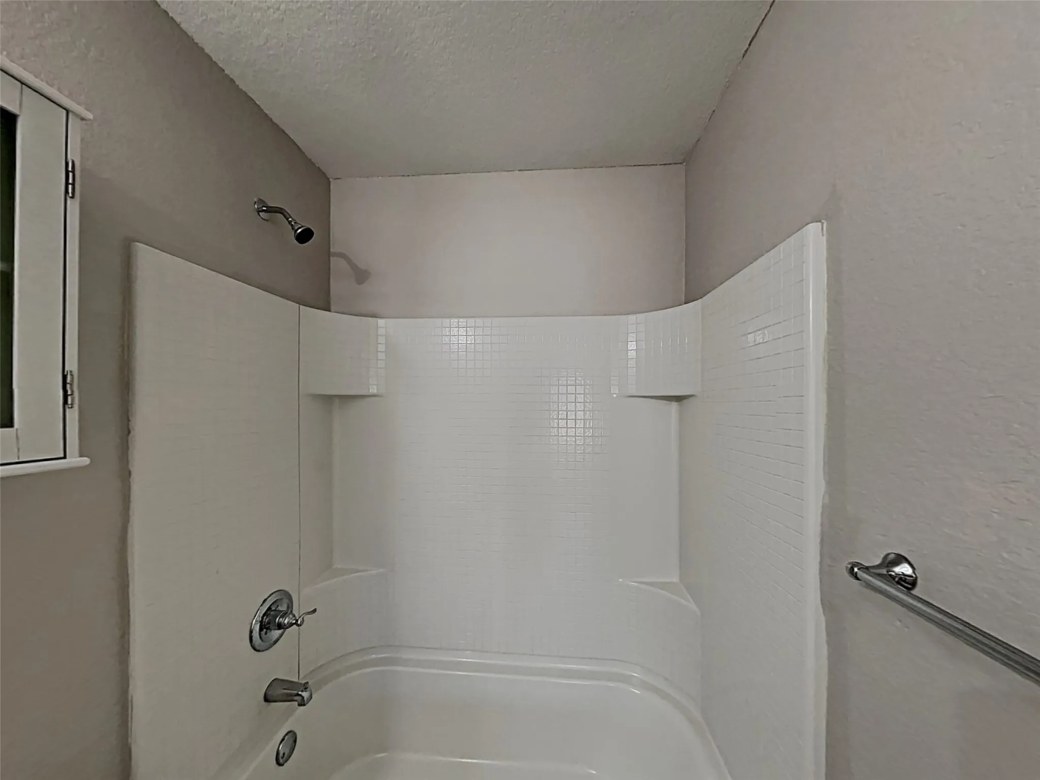 Single Family Residence For Rent in Tarrant County , 632 Hutchins Drive, Crowley, Texas 76036, 3 Bedroom, 2 Bathroom, 2 Garage spaces, 1,815 Sqft, built in 2014, mls#21327027, Real Estate Agent in Crowley, Homes For Rent in Tarrant county, Homes For Rent in Crowley, Realtor in Crowley Texas, Real Estate Brokerage Independent Realty Texas, Luminita Cordes Realtor