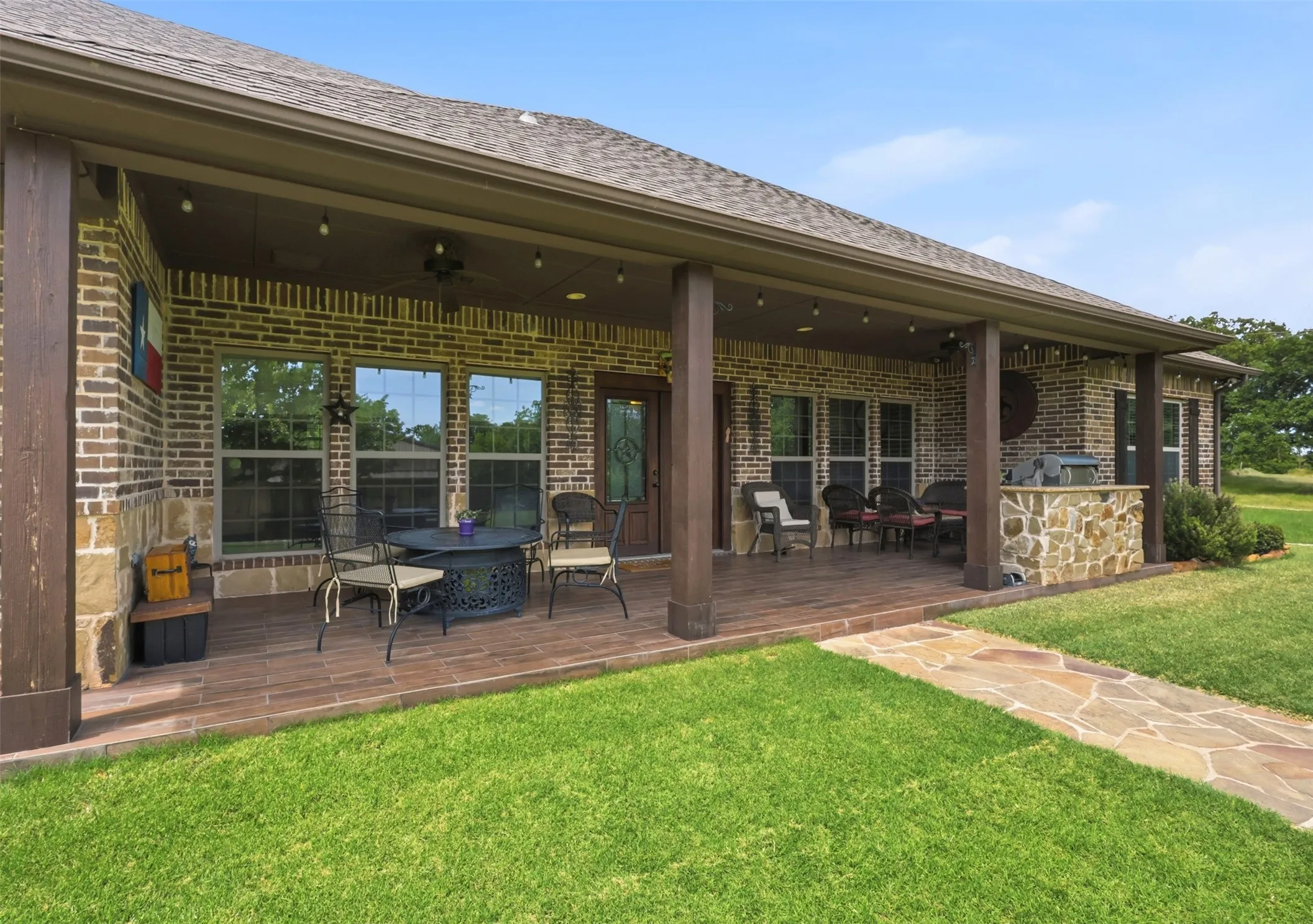 Single Family Residence For Sale in Parker County , 2951 Harwell Lake Road, Weatherford, Texas 76088, 4 Bedroom, 3 Bathroom, 2 Garage spaces, 2,655 Sqft, built in 2016, mls#21320445, Real Estate Agent in Weatherford, Homes For Sale in Parker county, Homes For Sale in Weatherford, Realtor in Weatherford Texas, Real Estate Brokerage Independent Realty Texas, Luminita Cordes Realtor