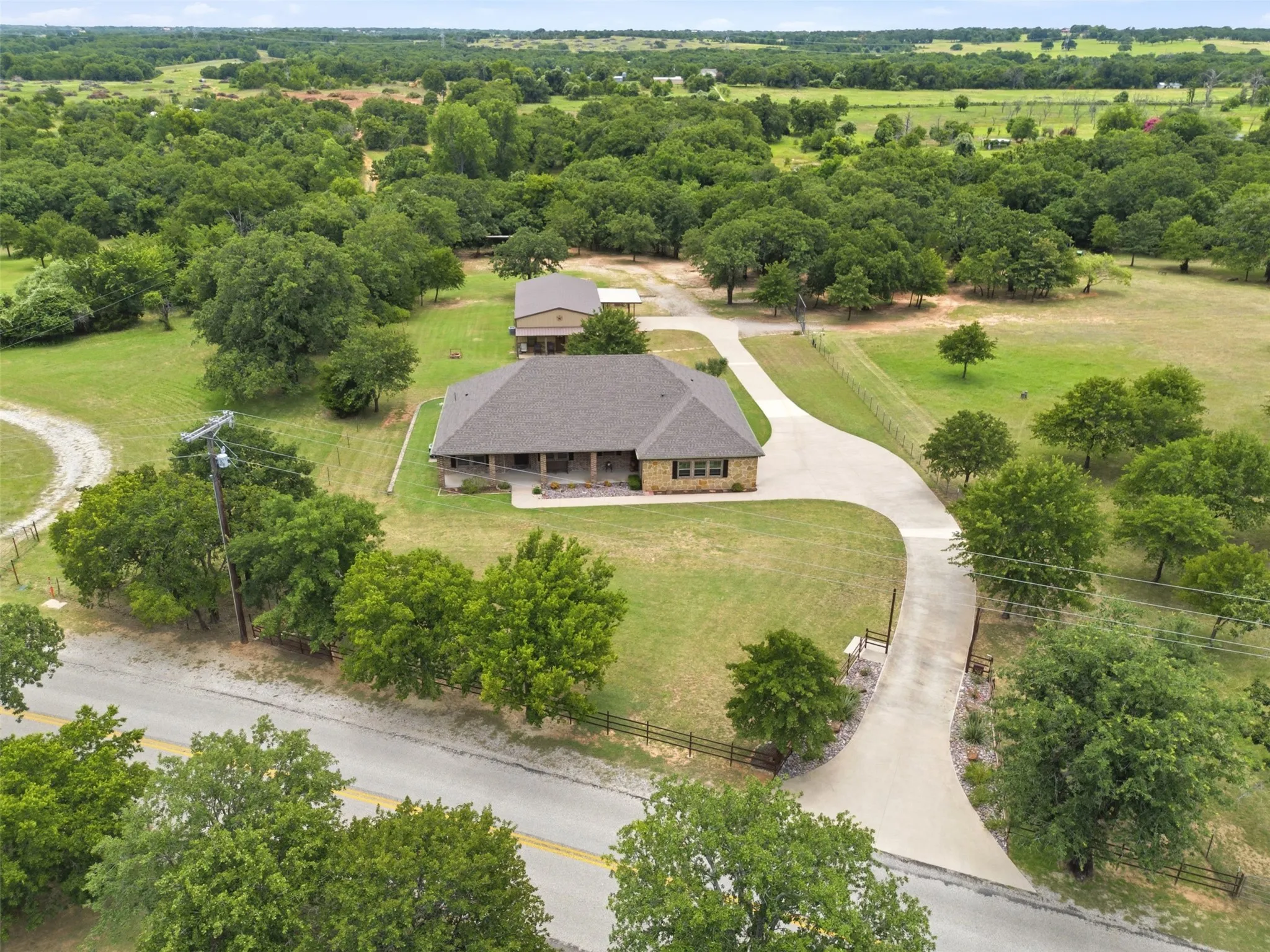 Single Family Residence For Sale in Parker County , 2951 Harwell Lake Road, Weatherford, Texas 76088, 4 Bedroom, 3 Bathroom, 2 Garage spaces, 2,655 Sqft, built in 2016, mls#21320445, Real Estate Agent in Weatherford, Homes For Sale in Parker county, Homes For Sale in Weatherford, Realtor in Weatherford Texas, Real Estate Brokerage Independent Realty Texas, Luminita Cordes Realtor