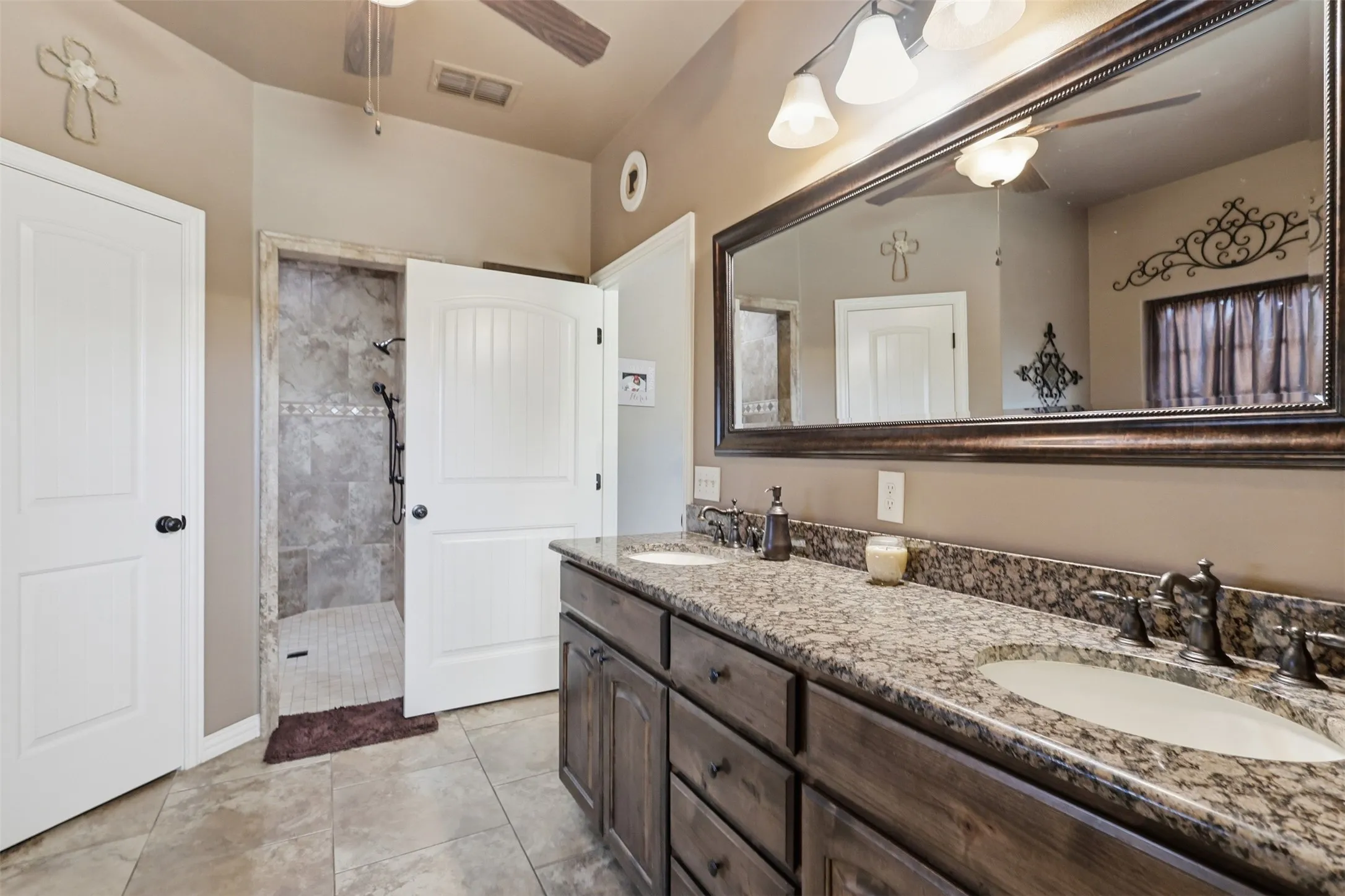 Single Family Residence For Sale in Parker County , 2951 Harwell Lake Road, Weatherford, Texas 76088, 4 Bedroom, 3 Bathroom, 2 Garage spaces, 2,655 Sqft, built in 2016, mls#21320445, Real Estate Agent in Weatherford, Homes For Sale in Parker county, Homes For Sale in Weatherford, Realtor in Weatherford Texas, Real Estate Brokerage Independent Realty Texas, Luminita Cordes Realtor