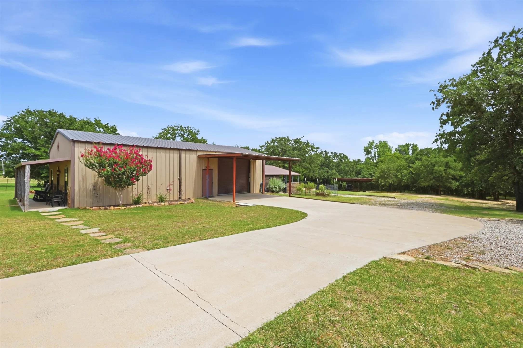 Single Family Residence For Sale in Parker County , 2951 Harwell Lake Road, Weatherford, Texas 76088, 4 Bedroom, 3 Bathroom, 2 Garage spaces, 2,655 Sqft, built in 2016, mls#21320445, Real Estate Agent in Weatherford, Homes For Sale in Parker county, Homes For Sale in Weatherford, Realtor in Weatherford Texas, Real Estate Brokerage Independent Realty Texas, Luminita Cordes Realtor
