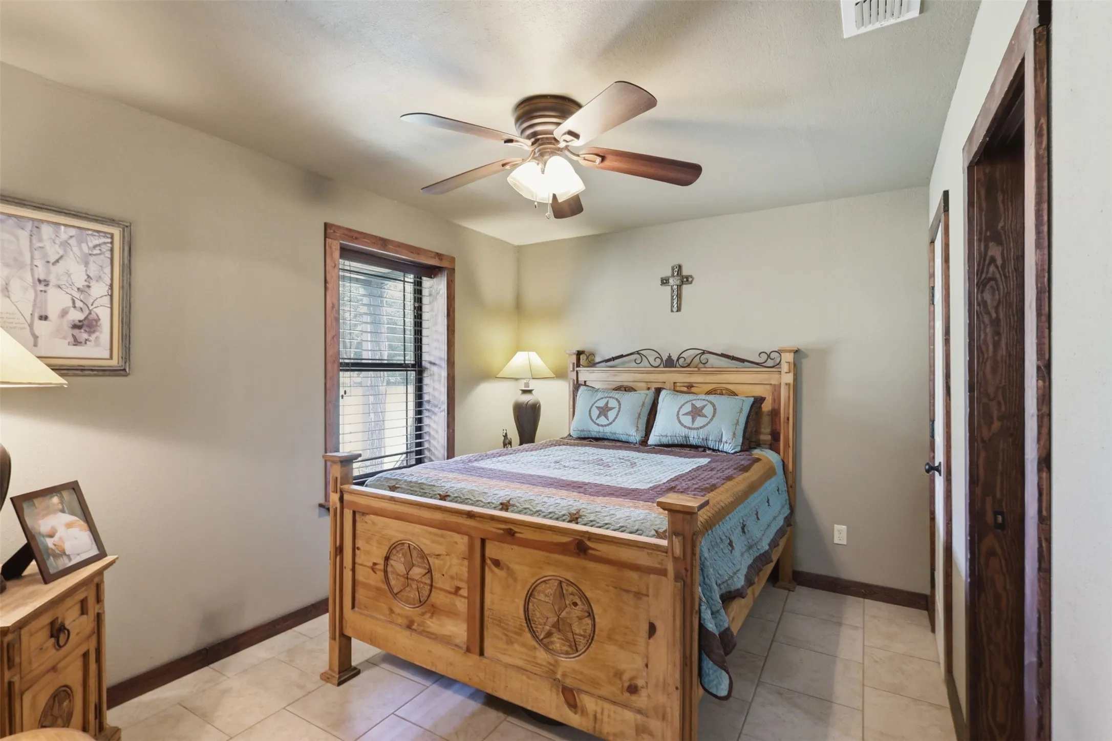 Single Family Residence For Sale in Parker County , 2951 Harwell Lake Road, Weatherford, Texas 76088, 4 Bedroom, 3 Bathroom, 2 Garage spaces, 2,655 Sqft, built in 2016, mls#21320445, Real Estate Agent in Weatherford, Homes For Sale in Parker county, Homes For Sale in Weatherford, Realtor in Weatherford Texas, Real Estate Brokerage Independent Realty Texas, Luminita Cordes Realtor