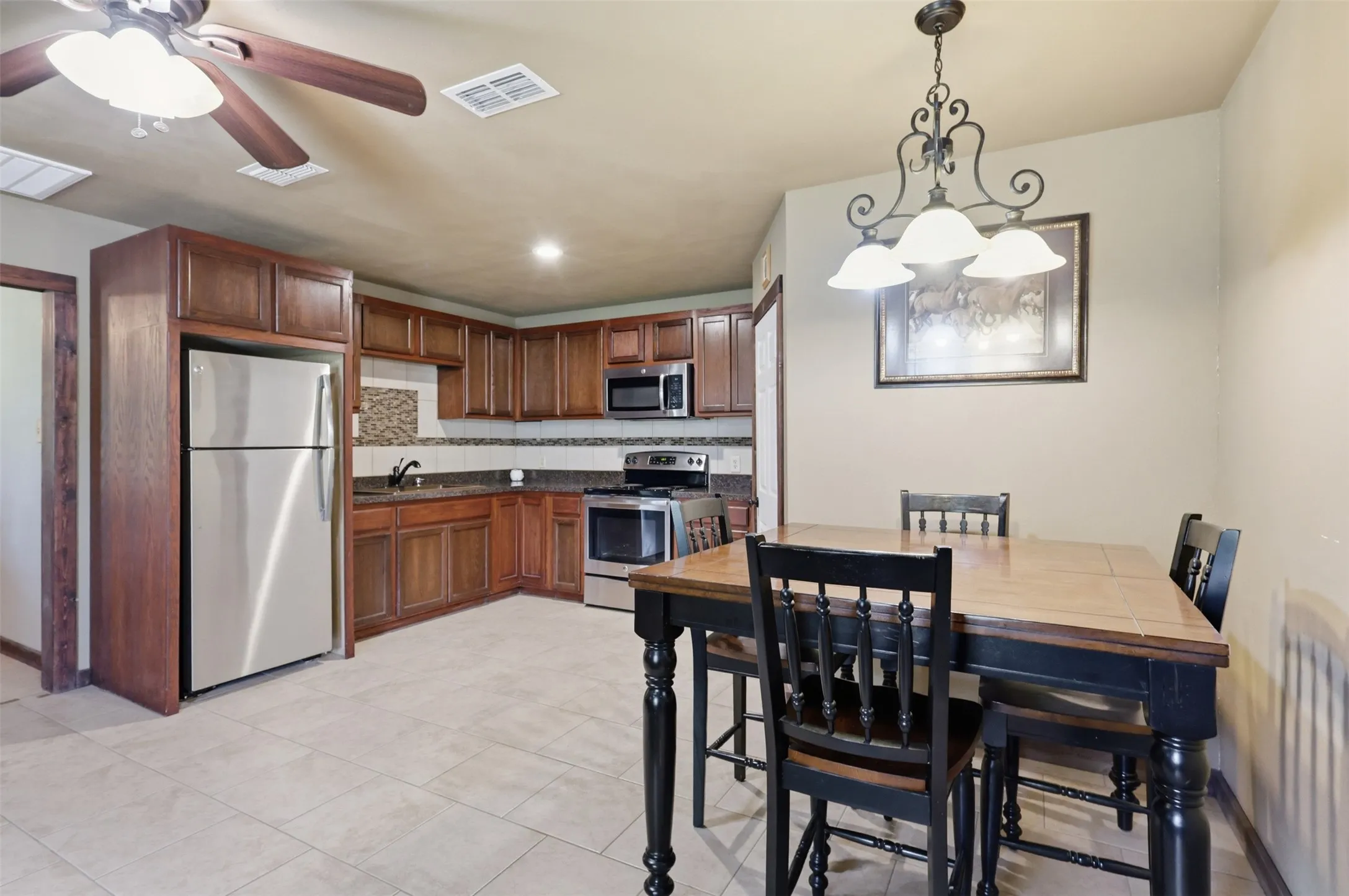 Single Family Residence For Sale in Parker County , 2951 Harwell Lake Road, Weatherford, Texas 76088, 4 Bedroom, 3 Bathroom, 2 Garage spaces, 2,655 Sqft, built in 2016, mls#21320445, Real Estate Agent in Weatherford, Homes For Sale in Parker county, Homes For Sale in Weatherford, Realtor in Weatherford Texas, Real Estate Brokerage Independent Realty Texas, Luminita Cordes Realtor