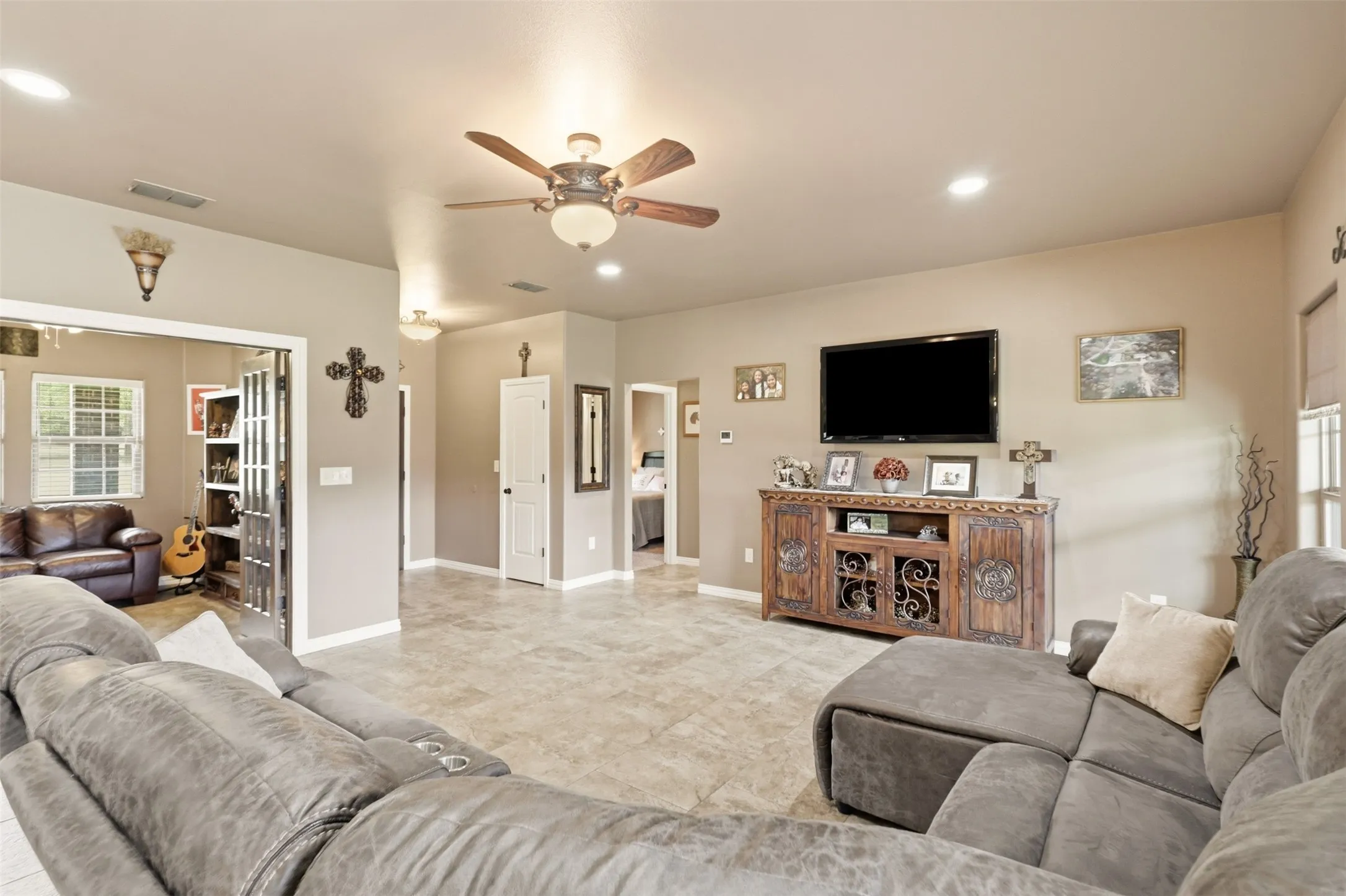 Single Family Residence For Sale in Parker County , 2951 Harwell Lake Road, Weatherford, Texas 76088, 4 Bedroom, 3 Bathroom, 2 Garage spaces, 2,655 Sqft, built in 2016, mls#21320445, Real Estate Agent in Weatherford, Homes For Sale in Parker county, Homes For Sale in Weatherford, Realtor in Weatherford Texas, Real Estate Brokerage Independent Realty Texas, Luminita Cordes Realtor