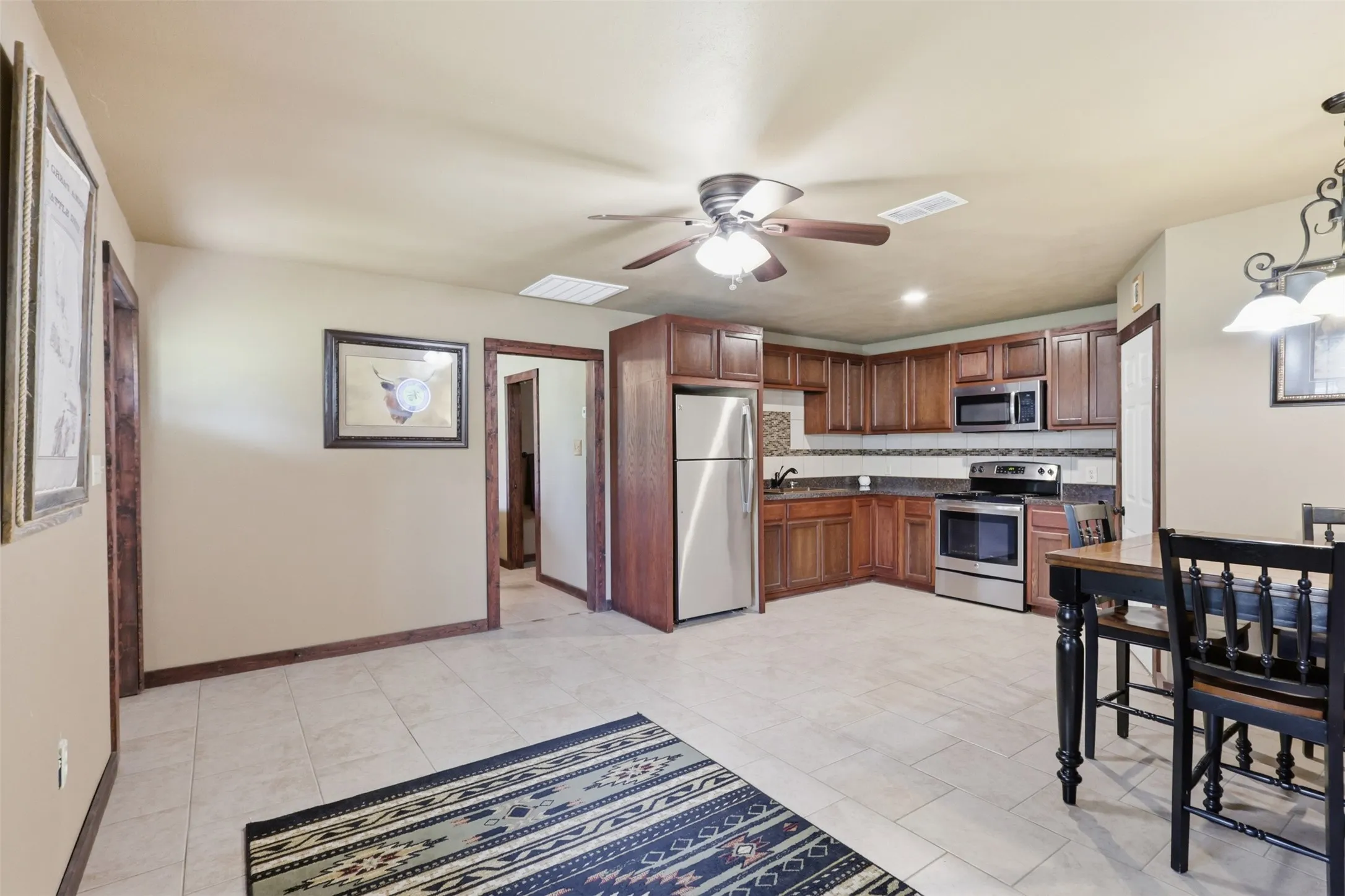 Single Family Residence For Sale in Parker County , 2951 Harwell Lake Road, Weatherford, Texas 76088, 4 Bedroom, 3 Bathroom, 2 Garage spaces, 2,655 Sqft, built in 2016, mls#21320445, Real Estate Agent in Weatherford, Homes For Sale in Parker county, Homes For Sale in Weatherford, Realtor in Weatherford Texas, Real Estate Brokerage Independent Realty Texas, Luminita Cordes Realtor