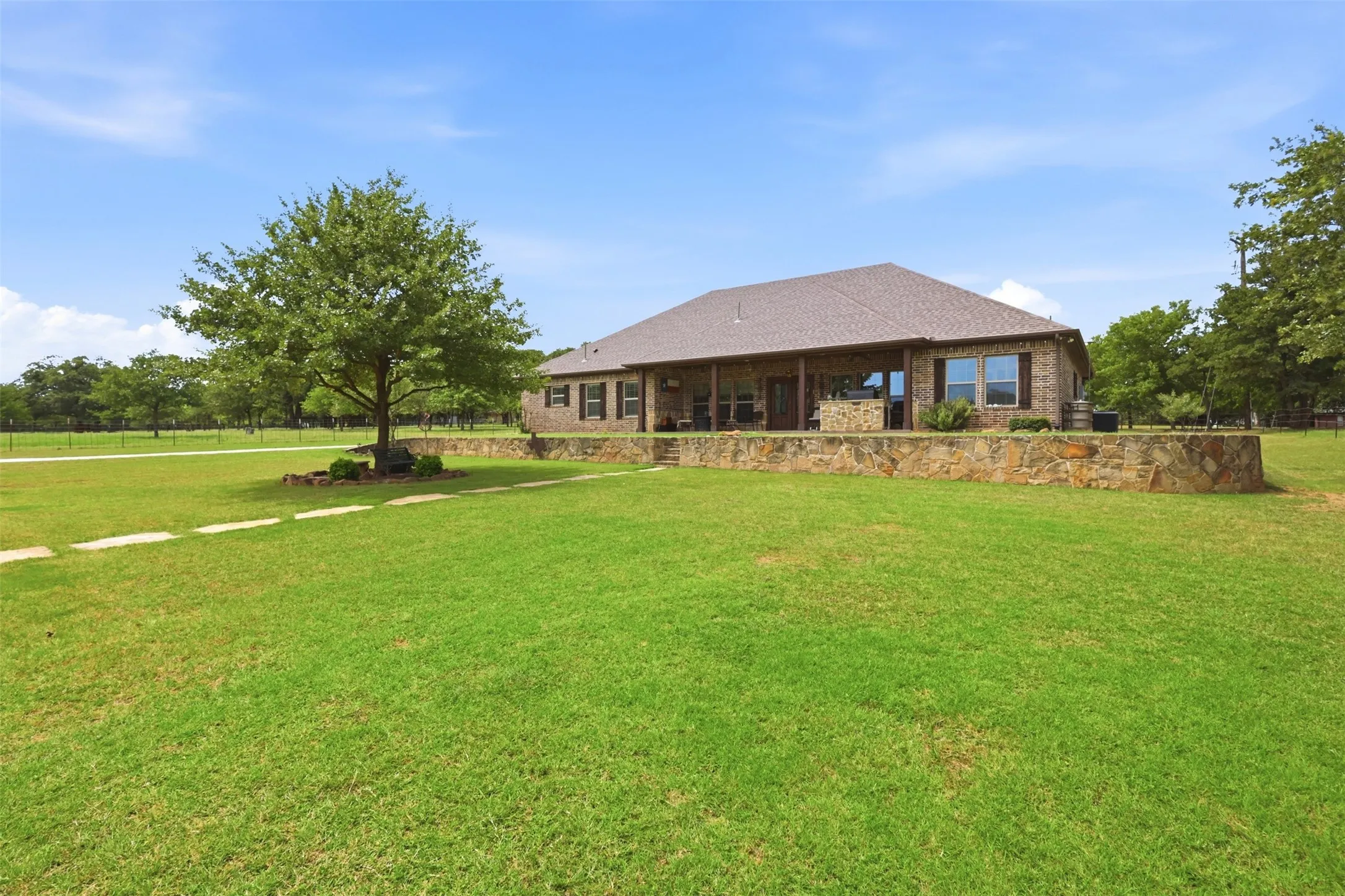 Single Family Residence For Sale in Parker County , 2951 Harwell Lake Road, Weatherford, Texas 76088, 4 Bedroom, 3 Bathroom, 2 Garage spaces, 2,655 Sqft, built in 2016, mls#21320445, Real Estate Agent in Weatherford, Homes For Sale in Parker county, Homes For Sale in Weatherford, Realtor in Weatherford Texas, Real Estate Brokerage Independent Realty Texas, Luminita Cordes Realtor