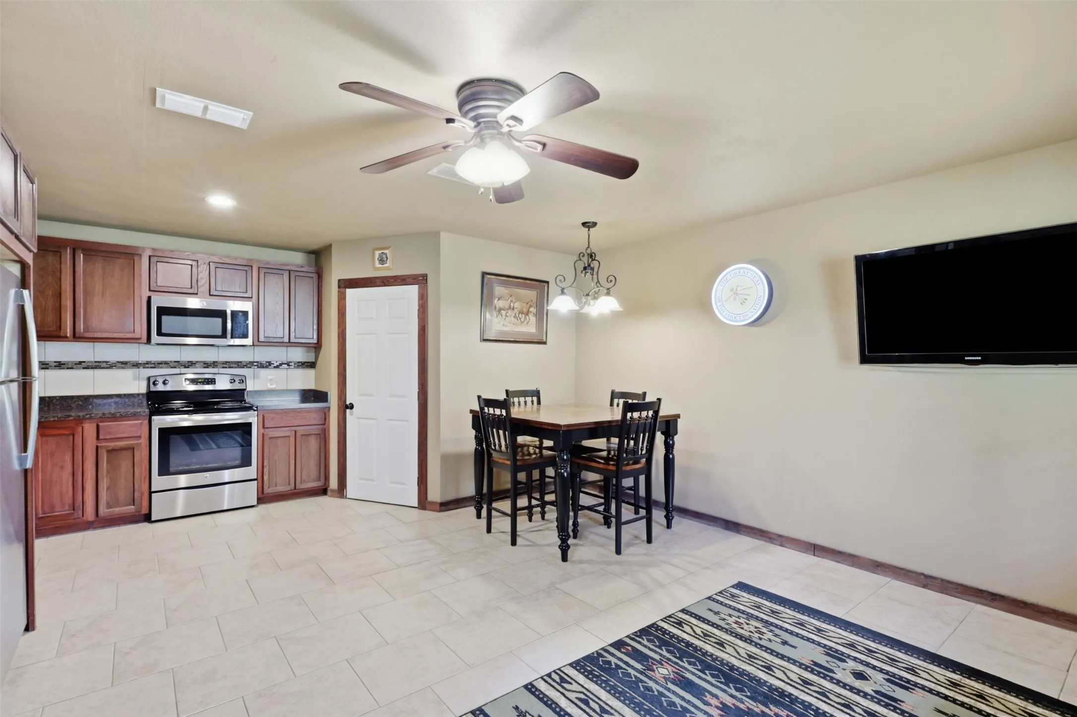 Single Family Residence For Sale in Parker County , 2951 Harwell Lake Road, Weatherford, Texas 76088, 4 Bedroom, 3 Bathroom, 2 Garage spaces, 2,655 Sqft, built in 2016, mls#21320445, Real Estate Agent in Weatherford, Homes For Sale in Parker county, Homes For Sale in Weatherford, Realtor in Weatherford Texas, Real Estate Brokerage Independent Realty Texas, Luminita Cordes Realtor