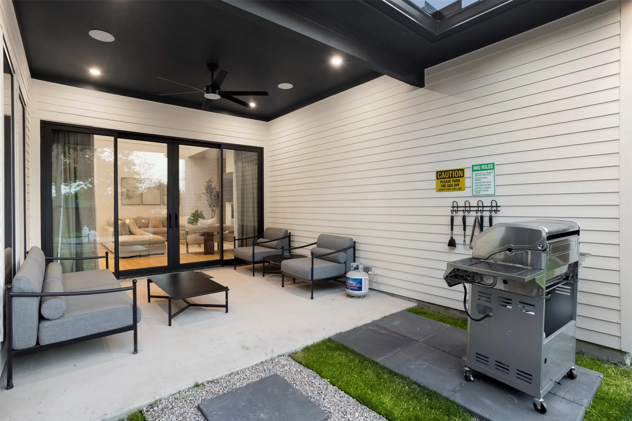 Covered patio featuring a dark ceiling with recessed lighting and a ceiling fan