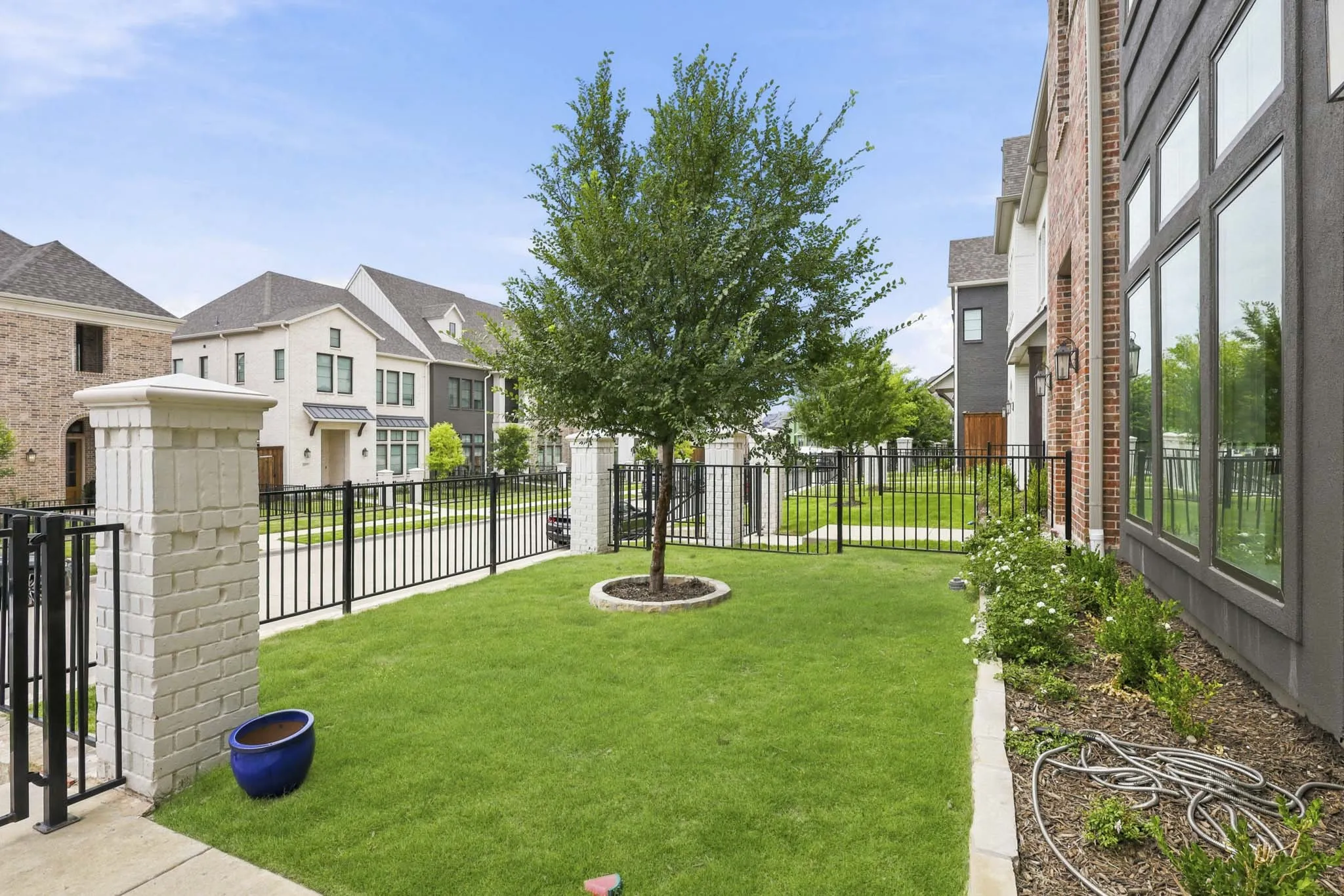 Townhouse For Sale in Denton County , 11948 Dahlia Bay Drive, Frisco, Texas 75033, 3 Bedroom, 3 Bathroom, 2 Garage spaces, 2,283 Sqft, built in 2024, mls#21325619, Real Estate Agent in Frisco, Homes For Sale in Denton county, Homes For Sale in Frisco, Realtor in Frisco Texas, Real Estate Brokerage Independent Realty Texas, Luminita Cordes Realtor