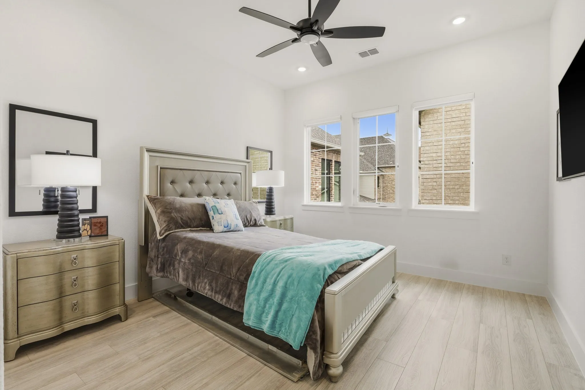 Townhouse For Sale in Denton County , 11948 Dahlia Bay Drive, Frisco, Texas 75033, 3 Bedroom, 3 Bathroom, 2 Garage spaces, 2,283 Sqft, built in 2024, mls#21325619, Real Estate Agent in Frisco, Homes For Sale in Denton county, Homes For Sale in Frisco, Realtor in Frisco Texas, Real Estate Brokerage Independent Realty Texas, Luminita Cordes Realtor