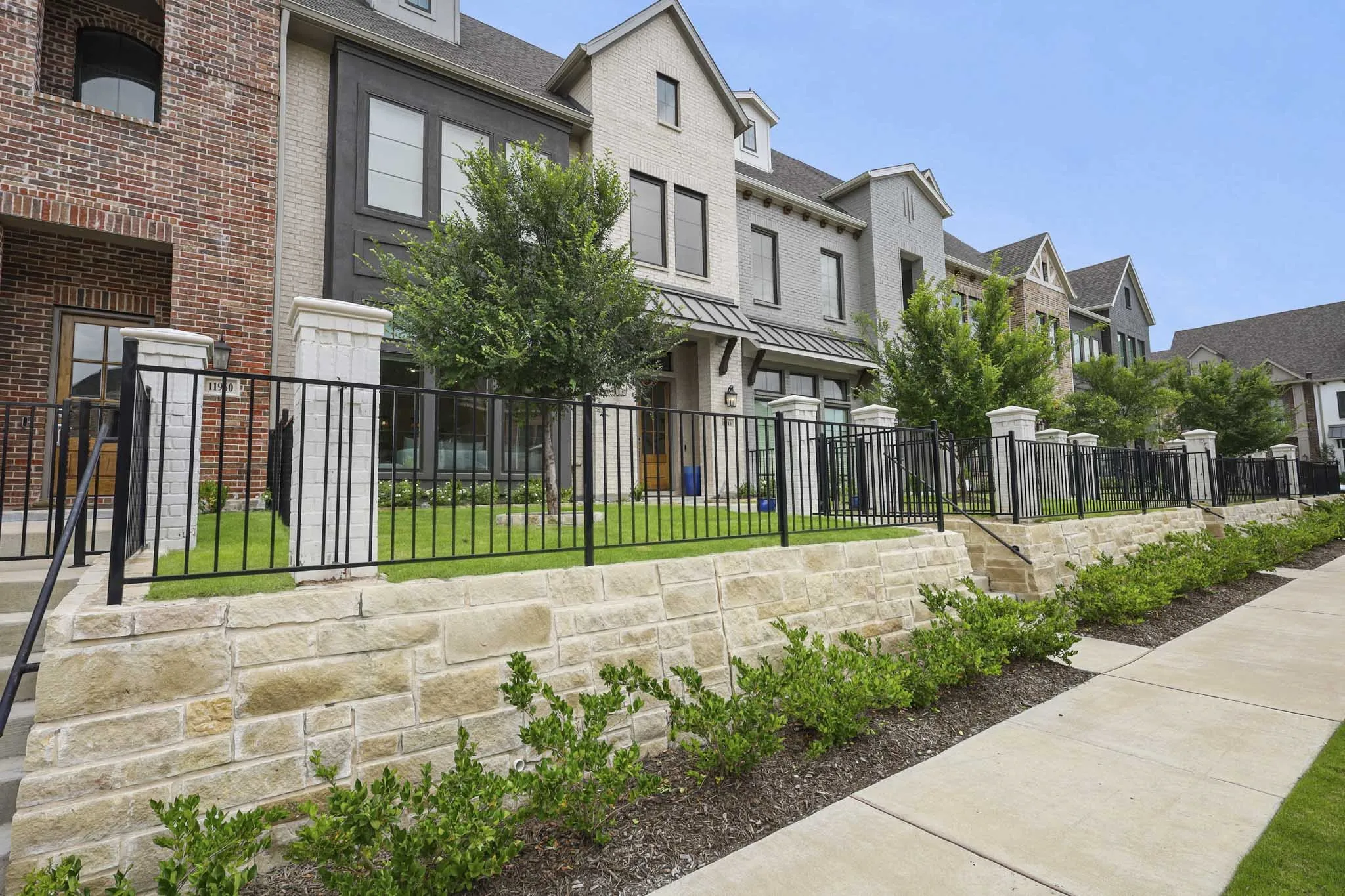 Townhouse For Sale in Denton County , 11948 Dahlia Bay Drive, Frisco, Texas 75033, 3 Bedroom, 3 Bathroom, 2 Garage spaces, 2,283 Sqft, built in 2024, mls#21325619, Real Estate Agent in Frisco, Homes For Sale in Denton county, Homes For Sale in Frisco, Realtor in Frisco Texas, Real Estate Brokerage Independent Realty Texas, Luminita Cordes Realtor