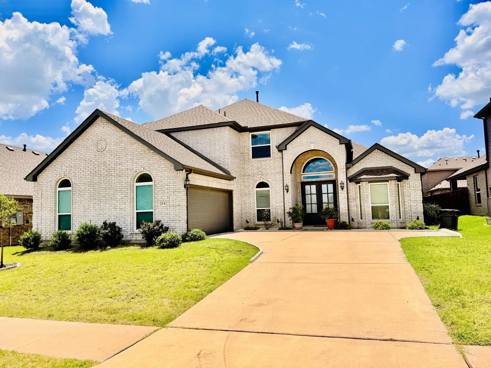 Single Family Residence For Sale in Ellis County , 214 Tradd Street, Glenn Heights, Texas 75154, 4 Bedrooms, 4 Bathrooms, 2 Garage spaces, 3,785 Sqft, built in 2022, Price $589,000, mls#21327057, Real Estate Agent in Glenn Heights, Homes For Sale in Ellis county, Homes For Sale in Glenn Heights, Realtor in Glenn Heights Texas, Real Estate Brokerage Independent Realty Texas, Luminita Cordes Realtor