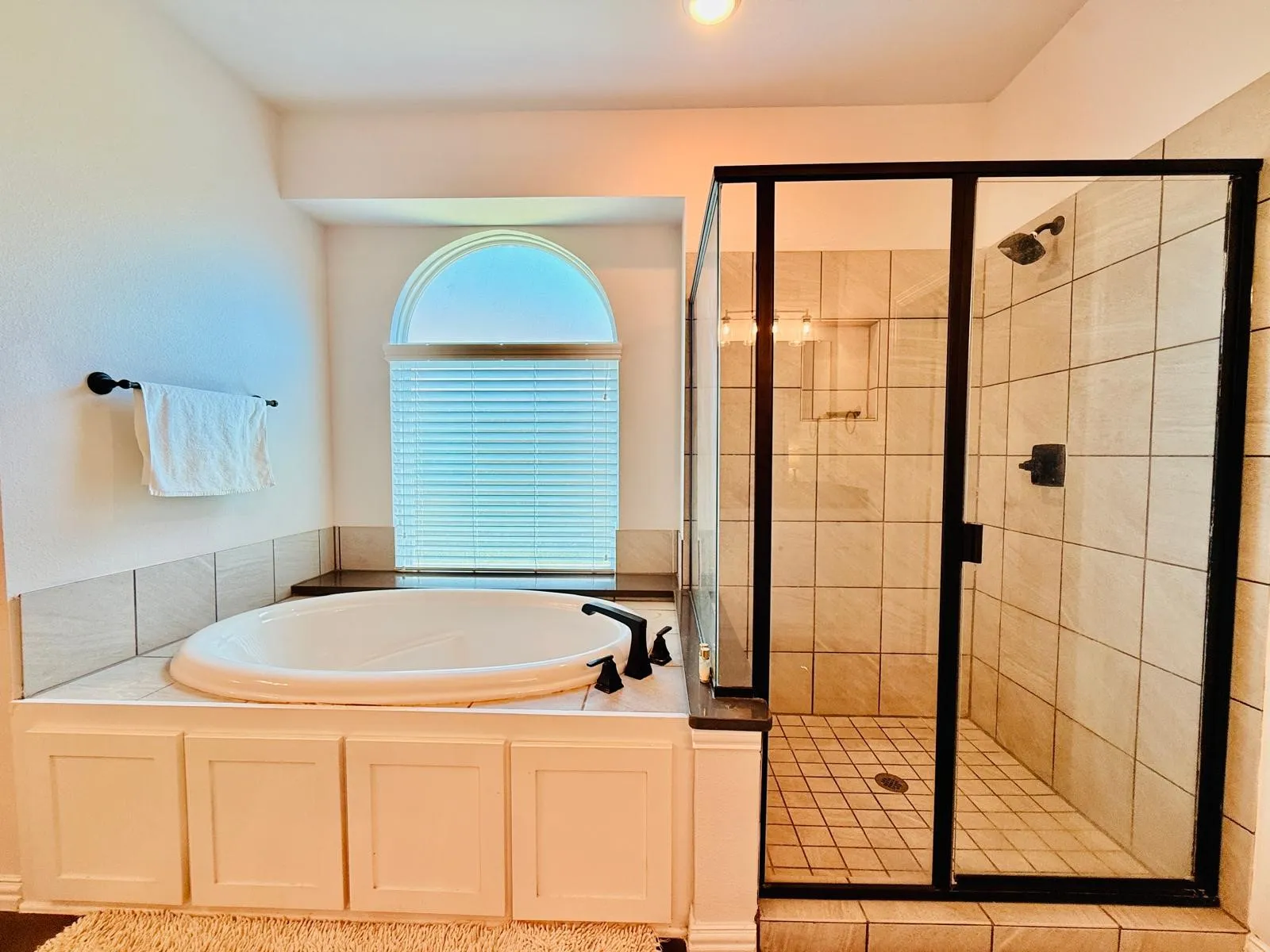 Single Family Residence For Sale in Ellis County , 214 Tradd Street, Glenn Heights, Texas 75154, 4 Bedrooms, 4 Bathrooms, 2 Garage spaces, 3,785 Sqft, built in 2022, Price $589,000, mls#21327057, Real Estate Agent in Glenn Heights, Homes For Sale in Ellis county, Homes For Sale in Glenn Heights, Realtor in Glenn Heights Texas, Real Estate Brokerage Independent Realty Texas, Luminita Cordes Realtor