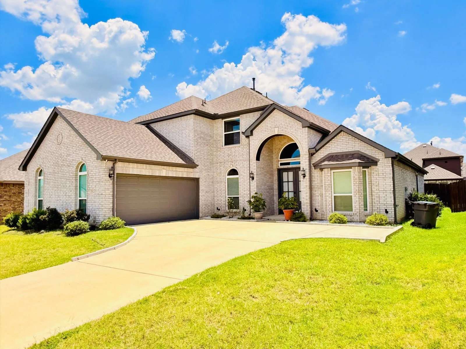 Single Family Residence For Sale in Ellis County , 214 Tradd Street, Glenn Heights, Texas 75154, 4 Bedrooms, 4 Bathrooms, 2 Garage spaces, 3,785 Sqft, built in 2022, Price $589,000, mls#21327057, Real Estate Agent in Glenn Heights, Homes For Sale in Ellis county, Homes For Sale in Glenn Heights, Realtor in Glenn Heights Texas, Real Estate Brokerage Independent Realty Texas, Luminita Cordes Realtor