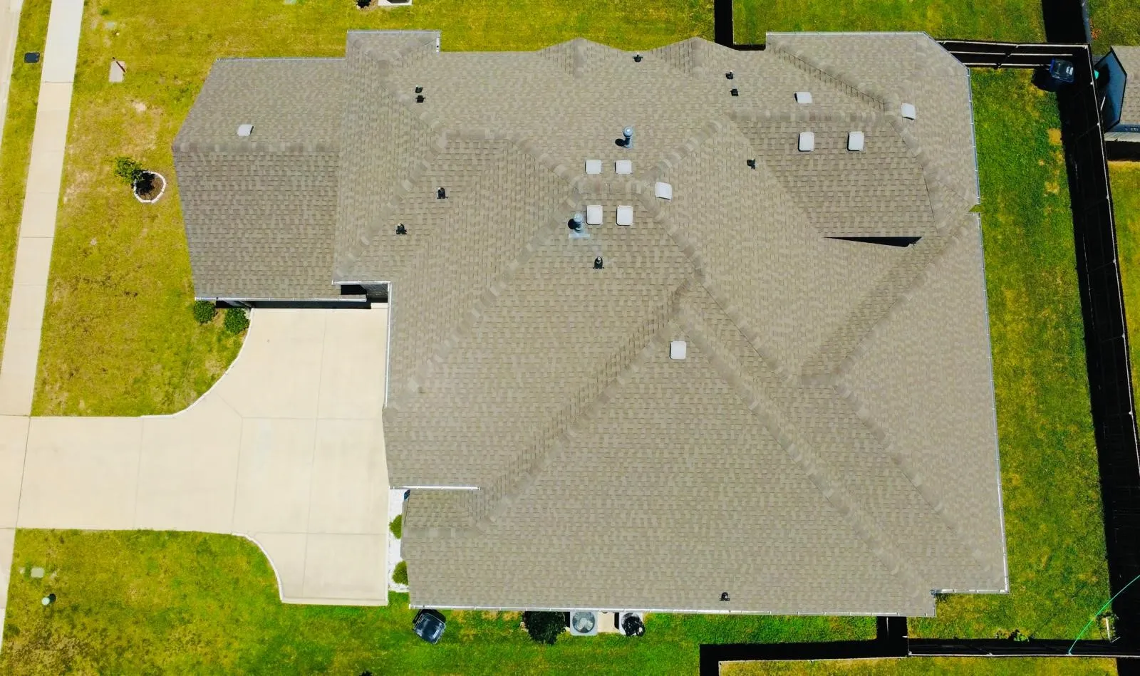 Single Family Residence For Sale in Ellis County , 214 Tradd Street, Glenn Heights, Texas 75154, 4 Bedrooms, 4 Bathrooms, 2 Garage spaces, 3,785 Sqft, built in 2022, Price $589,000, mls#21327057, Real Estate Agent in Glenn Heights, Homes For Sale in Ellis county, Homes For Sale in Glenn Heights, Realtor in Glenn Heights Texas, Real Estate Brokerage Independent Realty Texas, Luminita Cordes Realtor