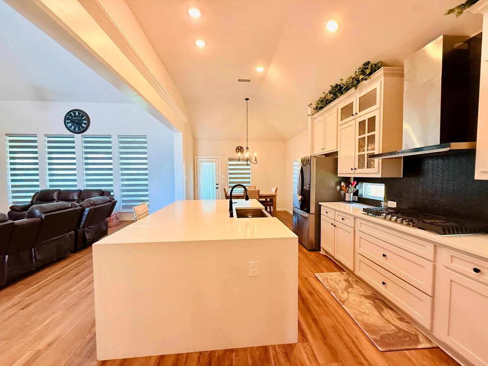 Single Family Residence For Sale in Ellis County , 214 Tradd Street, Glenn Heights, Texas 75154, 4 Bedrooms, 4 Bathrooms, 2 Garage spaces, 3,785 Sqft, built in 2022, Price $589,000, mls#21327057, Real Estate Agent in Glenn Heights, Homes For Sale in Ellis county, Homes For Sale in Glenn Heights, Realtor in Glenn Heights Texas, Real Estate Brokerage Independent Realty Texas, Luminita Cordes Realtor