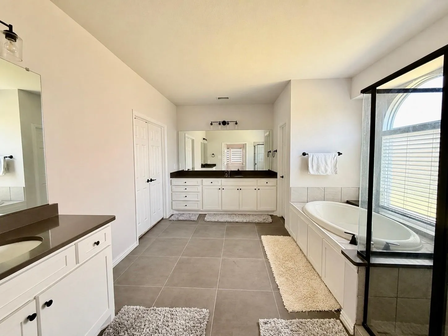 Single Family Residence For Sale in Ellis County , 214 Tradd Street, Glenn Heights, Texas 75154, 4 Bedrooms, 4 Bathrooms, 2 Garage spaces, 3,785 Sqft, built in 2022, Price $589,000, mls#21327057, Real Estate Agent in Glenn Heights, Homes For Sale in Ellis county, Homes For Sale in Glenn Heights, Realtor in Glenn Heights Texas, Real Estate Brokerage Independent Realty Texas, Luminita Cordes Realtor