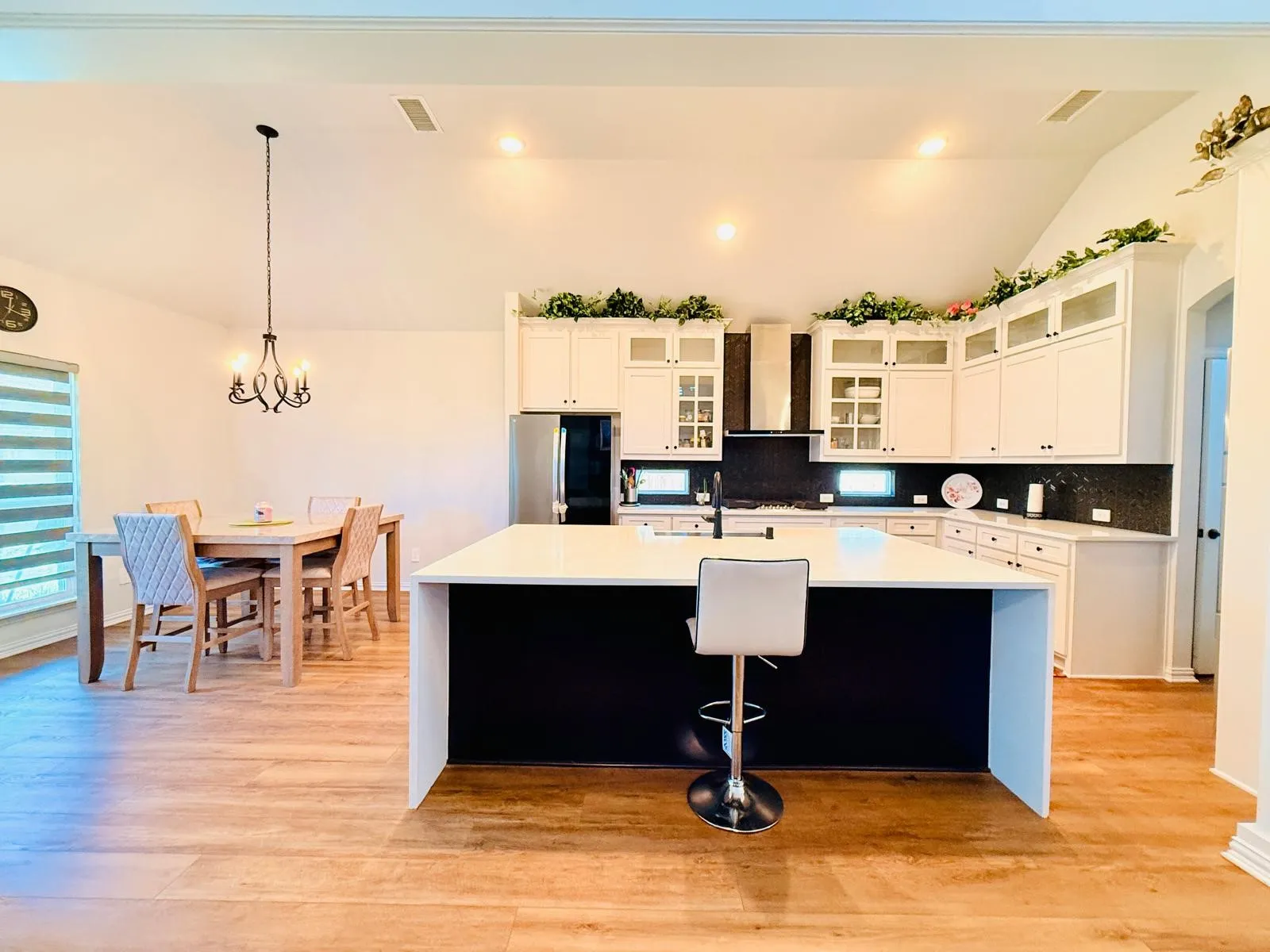 Single Family Residence For Sale in Ellis County , 214 Tradd Street, Glenn Heights, Texas 75154, 4 Bedrooms, 4 Bathrooms, 2 Garage spaces, 3,785 Sqft, built in 2022, Price $589,000, mls#21327057, Real Estate Agent in Glenn Heights, Homes For Sale in Ellis county, Homes For Sale in Glenn Heights, Realtor in Glenn Heights Texas, Real Estate Brokerage Independent Realty Texas, Luminita Cordes Realtor