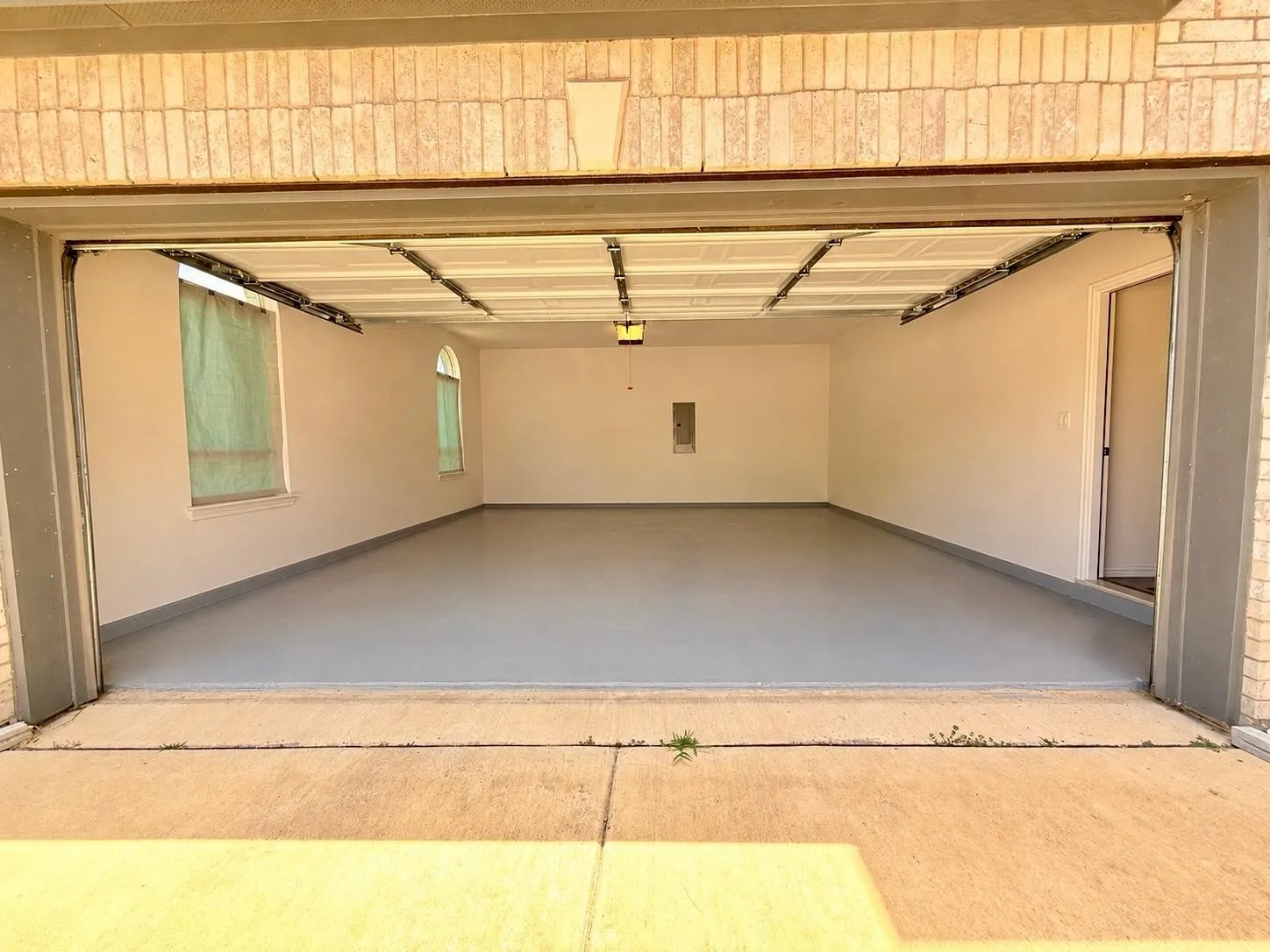 Single Family Residence For Sale in Ellis County , 214 Tradd Street, Glenn Heights, Texas 75154, 4 Bedrooms, 4 Bathrooms, 2 Garage spaces, 3,785 Sqft, built in 2022, Price $589,000, mls#21327057, Real Estate Agent in Glenn Heights, Homes For Sale in Ellis county, Homes For Sale in Glenn Heights, Realtor in Glenn Heights Texas, Real Estate Brokerage Independent Realty Texas, Luminita Cordes Realtor