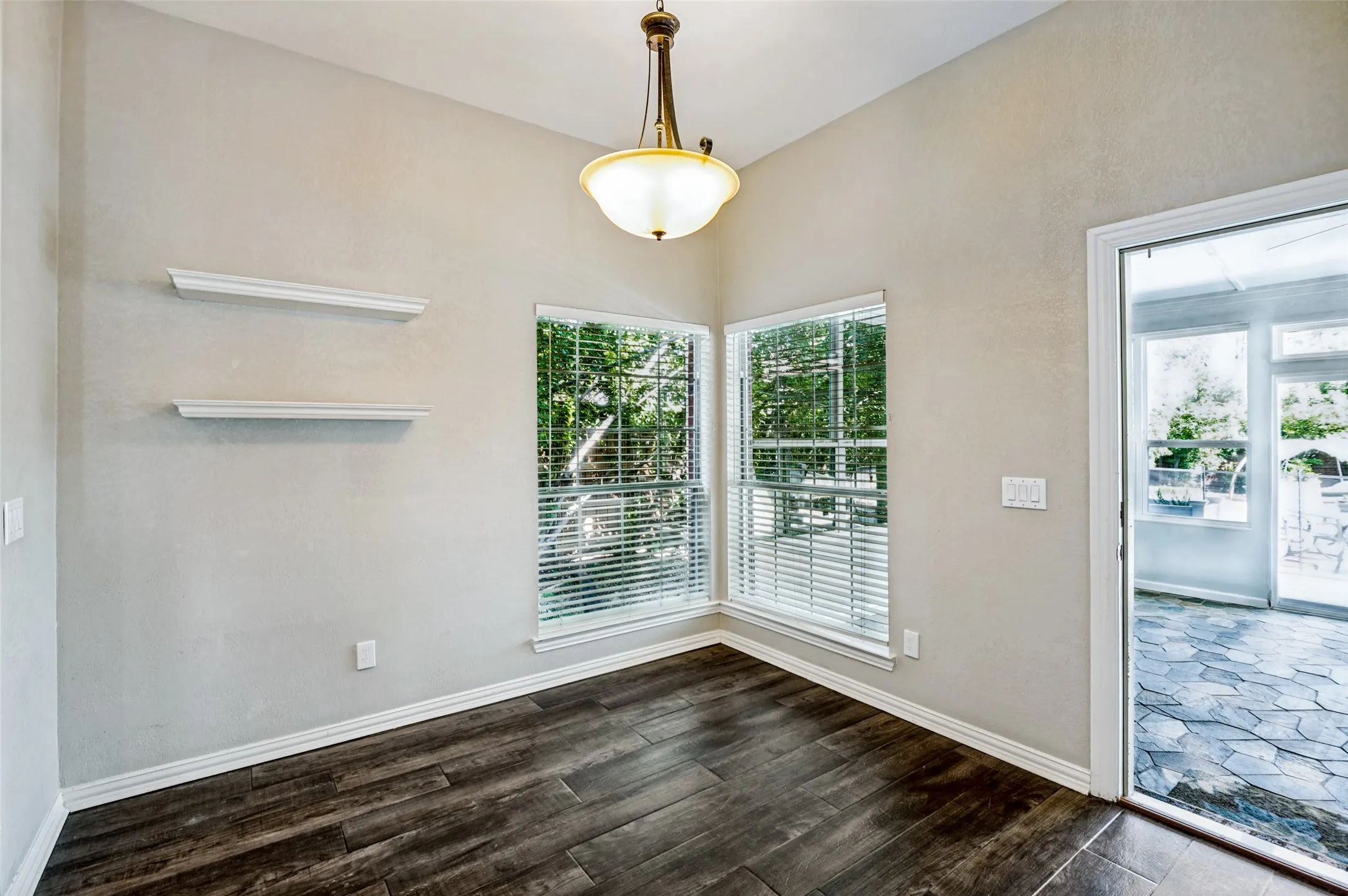 Single Family Residence For Sale in Collin County , 6040 Fieldstone Drive, Dallas, Texas 75252, 4 Bedroom, 3 Bathroom, 2 Garage spaces, 3,463 Sqft, built in 1993, mls#21325180, Real Estate Agent in Dallas, Homes For Sale in Collin county, Homes For Sale in Dallas, Realtor in Dallas Texas, Real Estate Brokerage Independent Realty Texas, Luminita Cordes Realtor