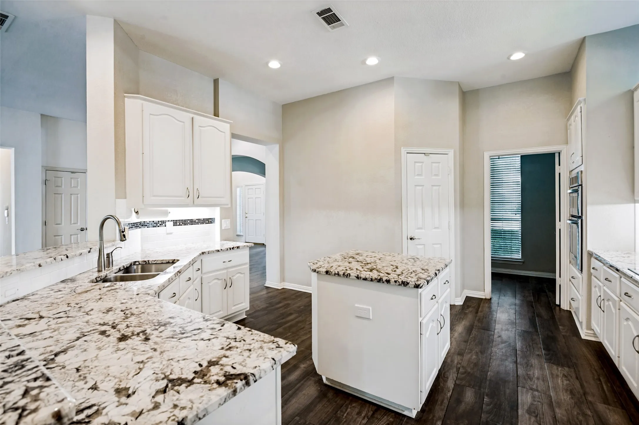Single Family Residence For Sale in Collin County , 6040 Fieldstone Drive, Dallas, Texas 75252, 4 Bedroom, 3 Bathroom, 2 Garage spaces, 3,463 Sqft, built in 1993, mls#21325180, Real Estate Agent in Dallas, Homes For Sale in Collin county, Homes For Sale in Dallas, Realtor in Dallas Texas, Real Estate Brokerage Independent Realty Texas, Luminita Cordes Realtor