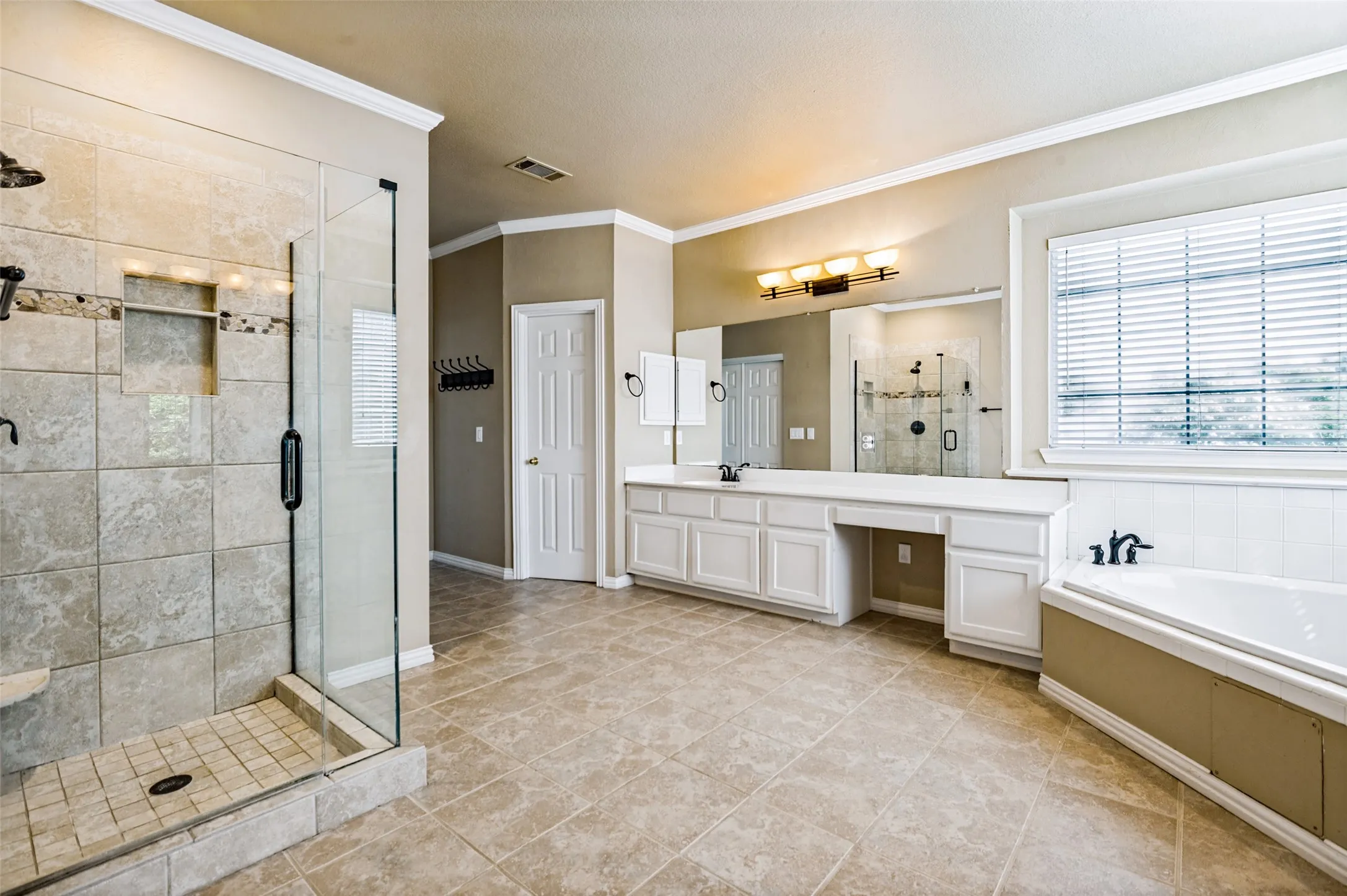 Single Family Residence For Sale in Collin County , 6040 Fieldstone Drive, Dallas, Texas 75252, 4 Bedroom, 3 Bathroom, 2 Garage spaces, 3,463 Sqft, built in 1993, mls#21325180, Real Estate Agent in Dallas, Homes For Sale in Collin county, Homes For Sale in Dallas, Realtor in Dallas Texas, Real Estate Brokerage Independent Realty Texas, Luminita Cordes Realtor