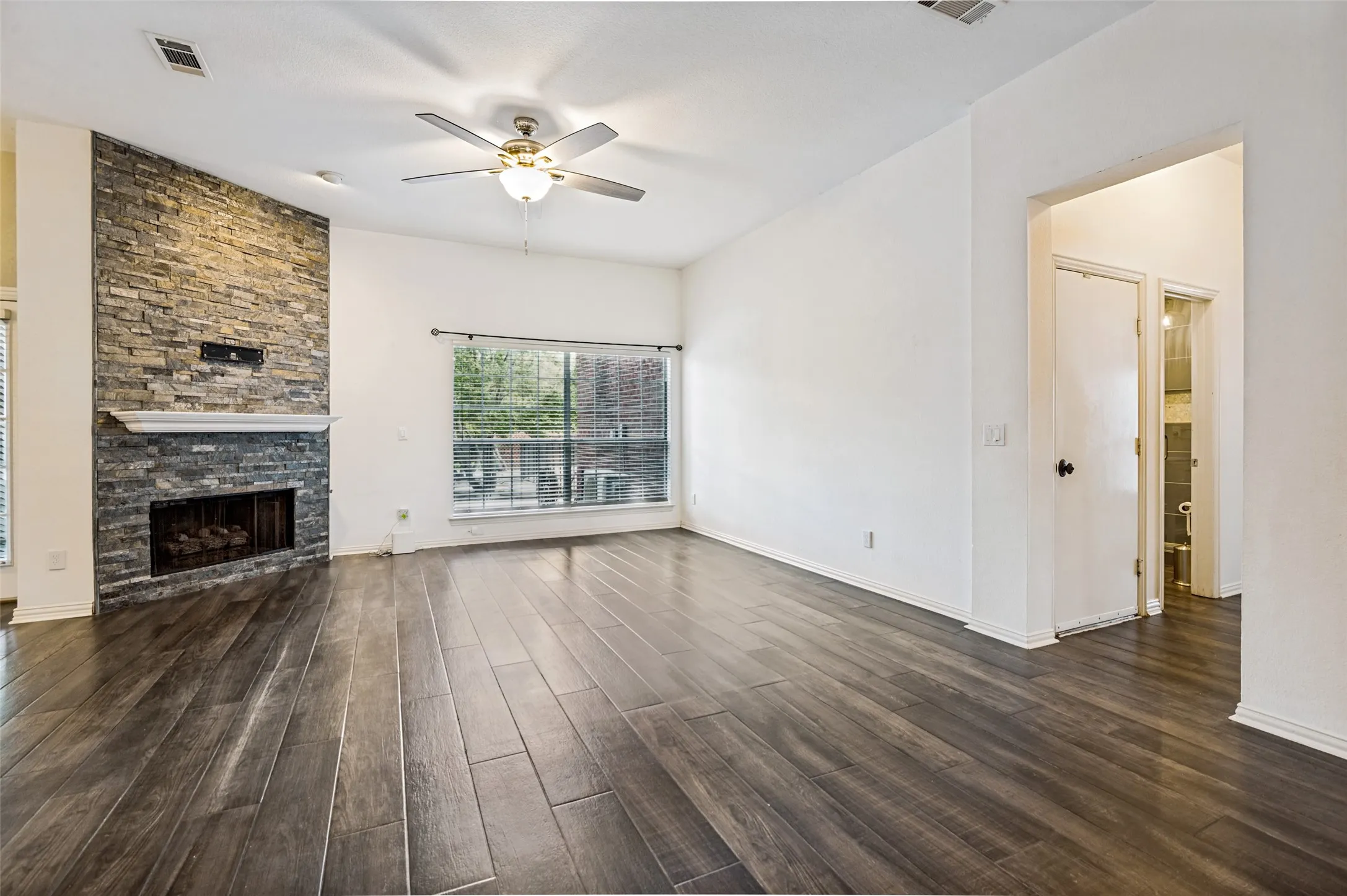 Single Family Residence For Sale in Collin County , 6040 Fieldstone Drive, Dallas, Texas 75252, 4 Bedroom, 3 Bathroom, 2 Garage spaces, 3,463 Sqft, built in 1993, mls#21325180, Real Estate Agent in Dallas, Homes For Sale in Collin county, Homes For Sale in Dallas, Realtor in Dallas Texas, Real Estate Brokerage Independent Realty Texas, Luminita Cordes Realtor