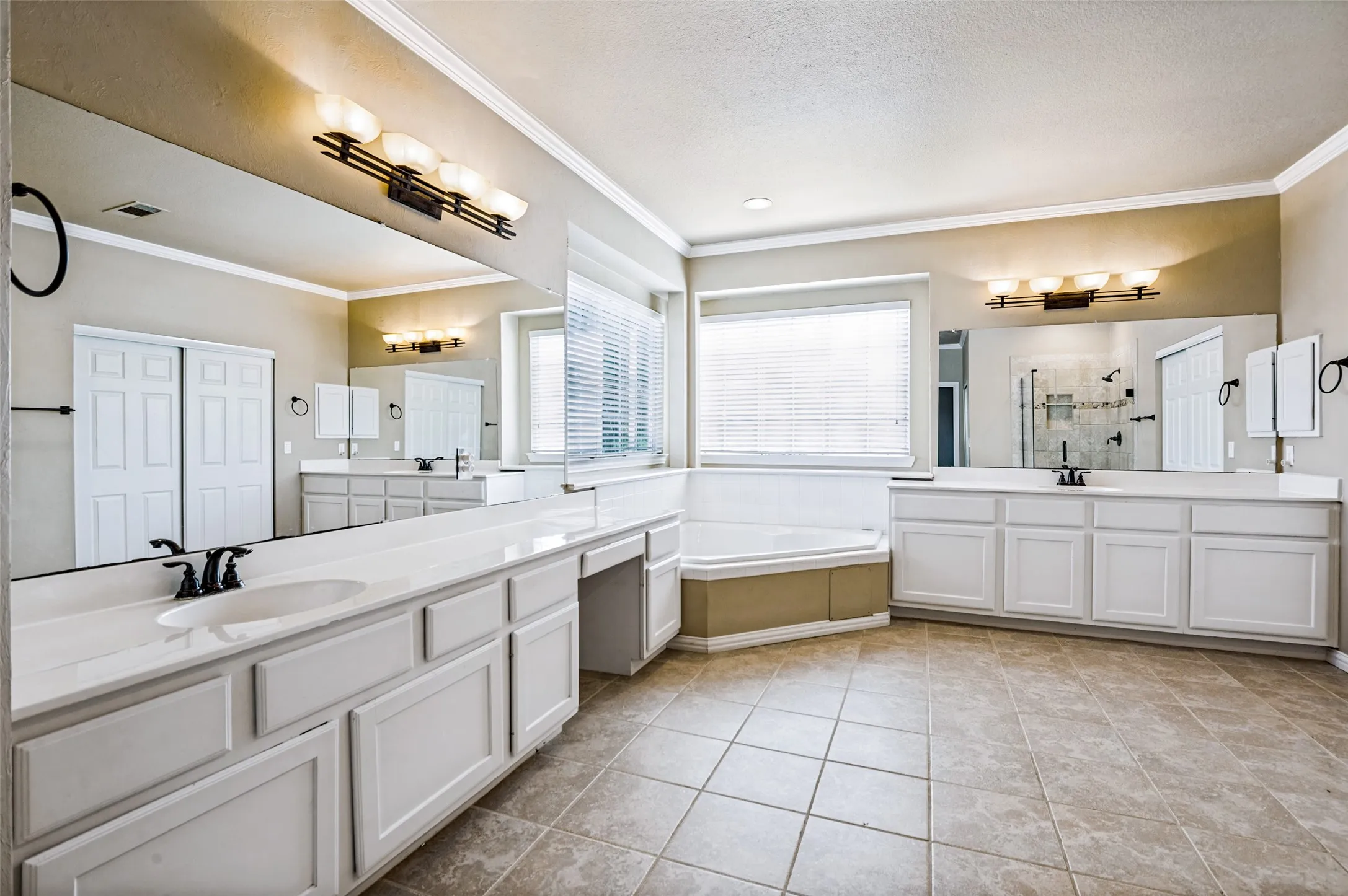 Single Family Residence For Sale in Collin County , 6040 Fieldstone Drive, Dallas, Texas 75252, 4 Bedroom, 3 Bathroom, 2 Garage spaces, 3,463 Sqft, built in 1993, mls#21325180, Real Estate Agent in Dallas, Homes For Sale in Collin county, Homes For Sale in Dallas, Realtor in Dallas Texas, Real Estate Brokerage Independent Realty Texas, Luminita Cordes Realtor