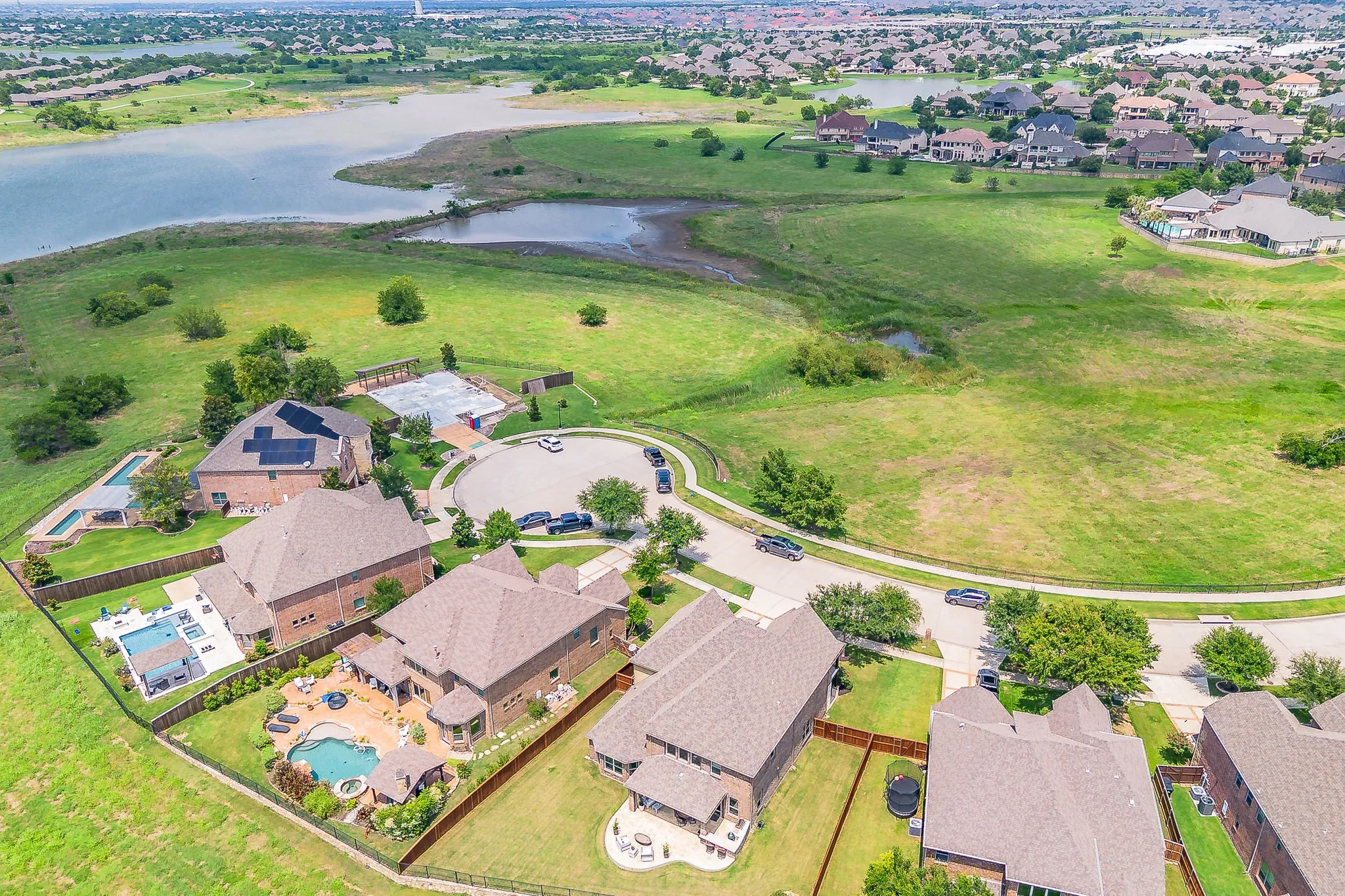 Single Family Residence For Sale in Denton County , 1233 Clearwater Drive, Frisco, Texas 75036, 4 Bedroom, 4 Bathroom, 2 Garage spaces, 3,744 Sqft, built in 2014, mls#21326991, Real Estate Agent in Frisco, Homes For Sale in Denton county, Homes For Sale in Frisco, Realtor in Frisco Texas, Real Estate Brokerage Independent Realty Texas, Luminita Cordes Realtor