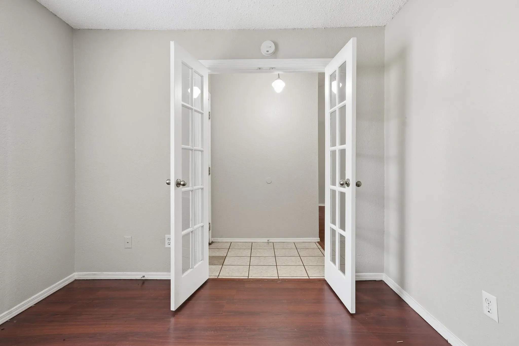 Single Family Residence For Sale in Dallas County , 6735 Woodhill Road, Dallas, Texas 75217, 3 Bedroom, 1 Bathroom, 1 Garage spaces, 1,132 Sqft, built in 1982, mls#21276487, Real Estate Agent in Dallas, Homes For Sale in Dallas county, Homes For Sale in Dallas, Realtor in Dallas Texas, Real Estate Brokerage Independent Realty Texas, Luminita Cordes Realtor