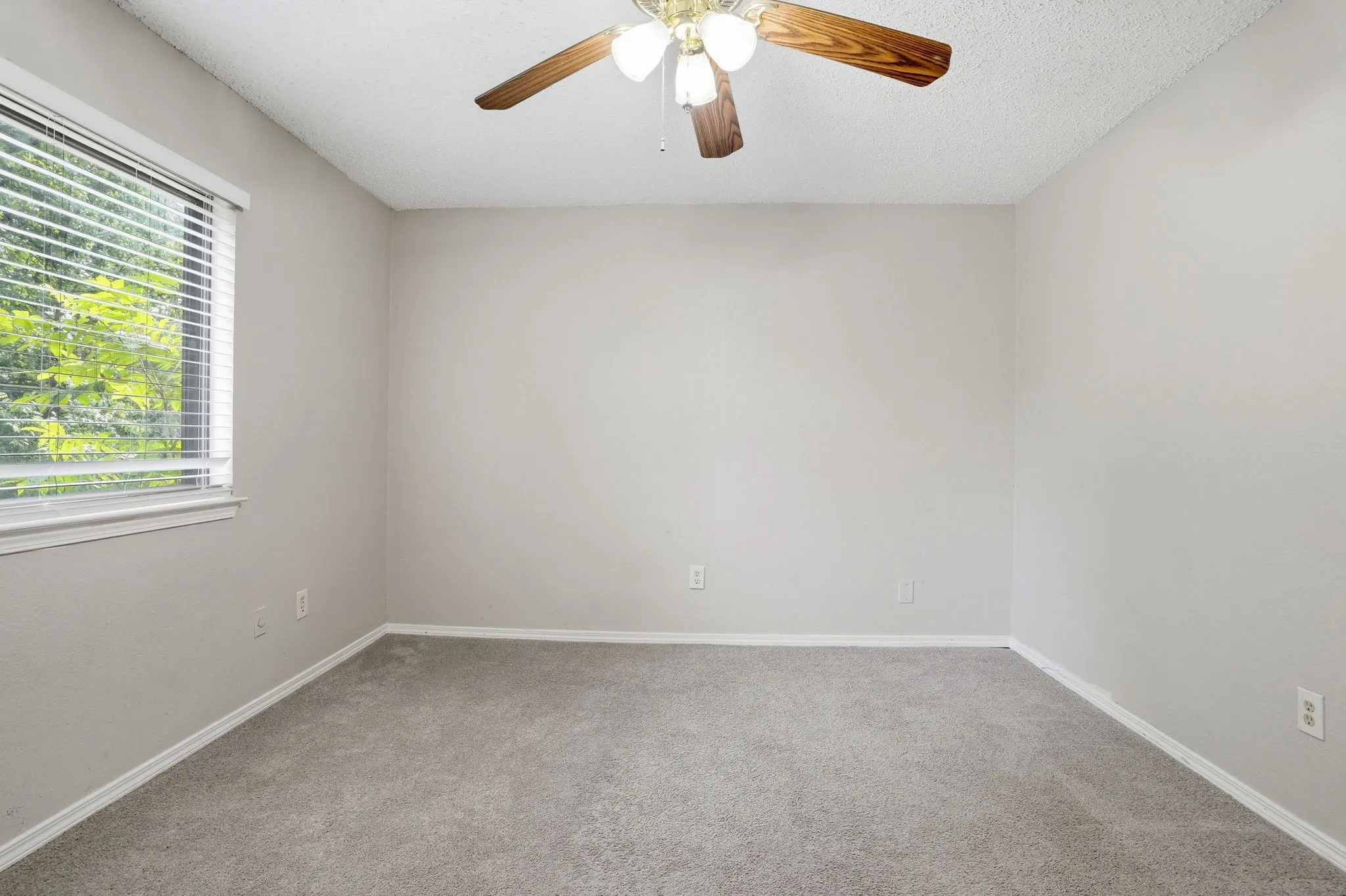 Single Family Residence For Sale in Dallas County , 6735 Woodhill Road, Dallas, Texas 75217, 3 Bedroom, 1 Bathroom, 1 Garage spaces, 1,132 Sqft, built in 1982, mls#21276487, Real Estate Agent in Dallas, Homes For Sale in Dallas county, Homes For Sale in Dallas, Realtor in Dallas Texas, Real Estate Brokerage Independent Realty Texas, Luminita Cordes Realtor